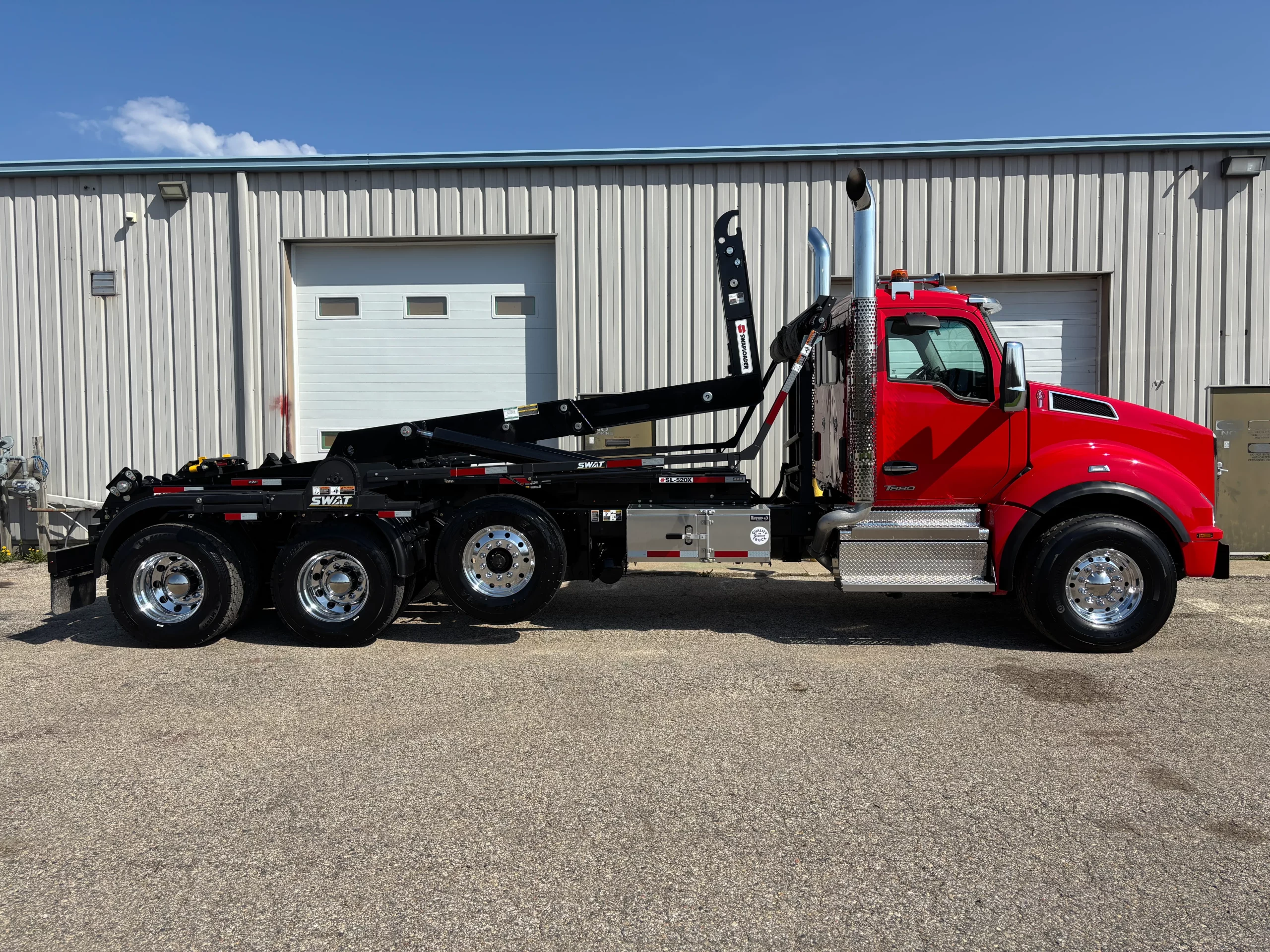 New 2026 Kenworth T880 Hooklift Truck California Emissions Compliant NEW 2026 Kenworth T880 Hooklift Truck California Emissions Compliant - image 4 of 6