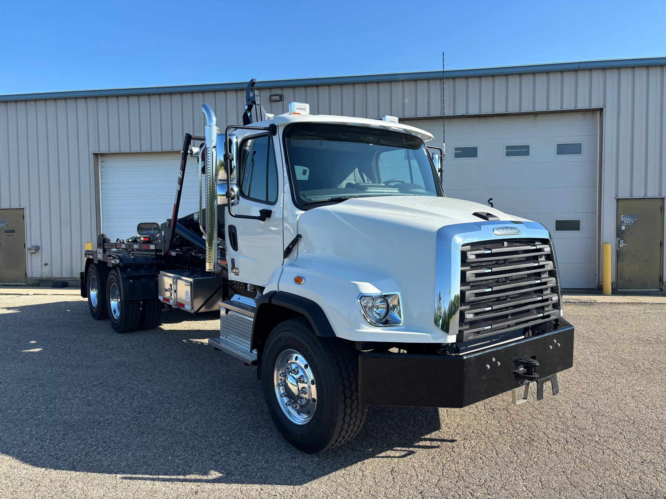2027 Freightliner 114SD