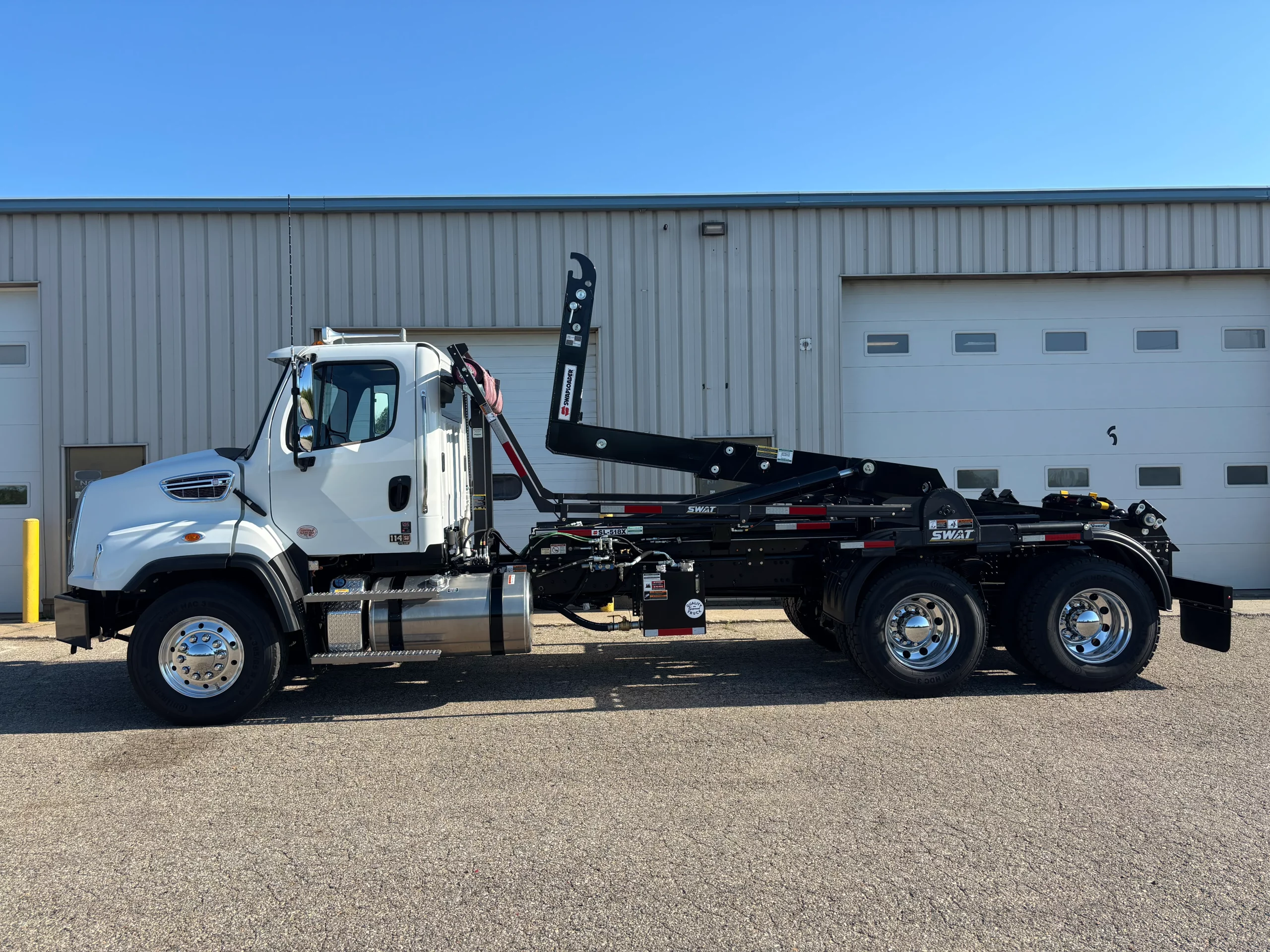 2027 Freightliner 114SD — photo 5