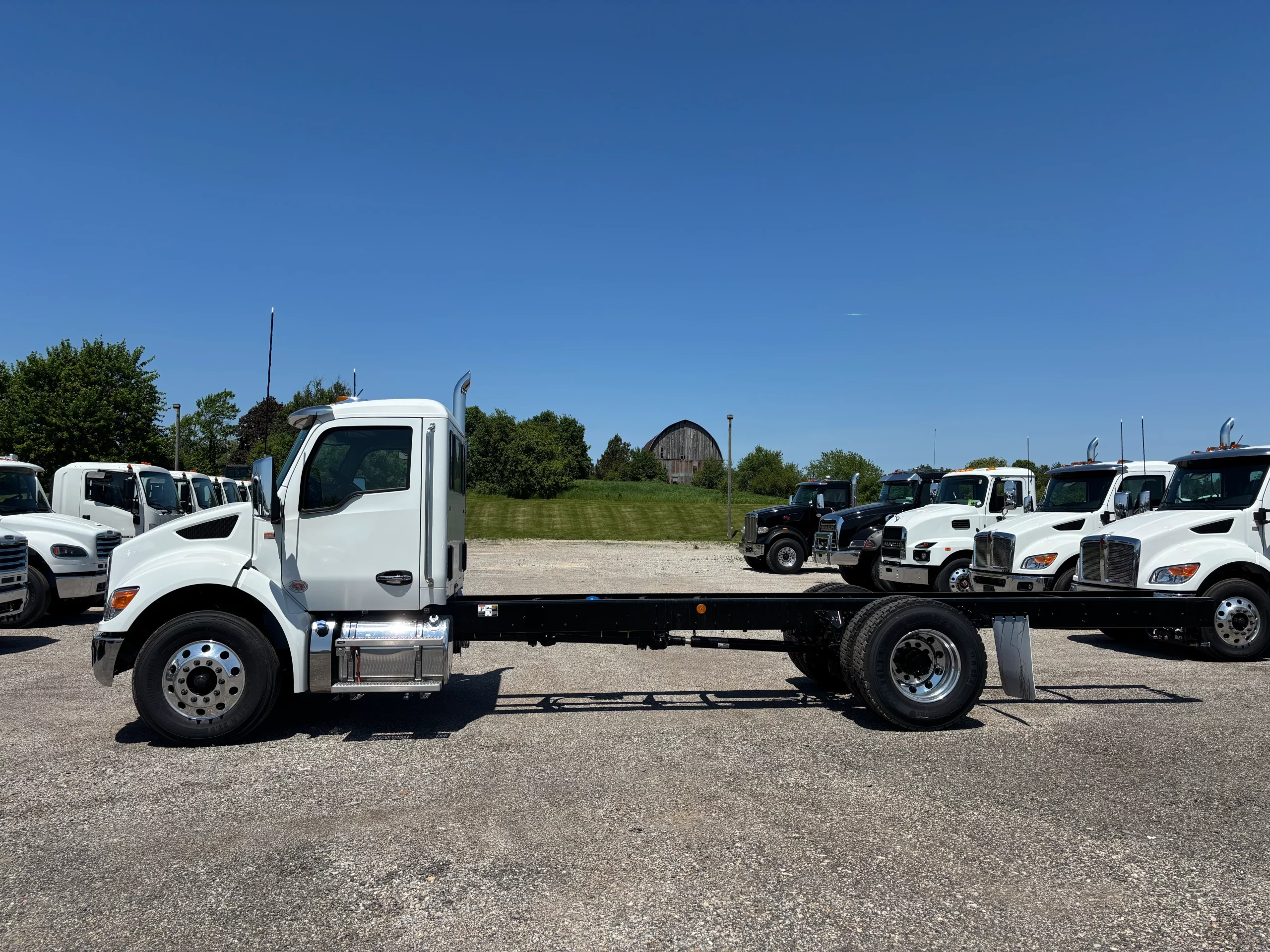 NEW 2027 Kenworth T280 Hooklift Truck - image 5 of 6