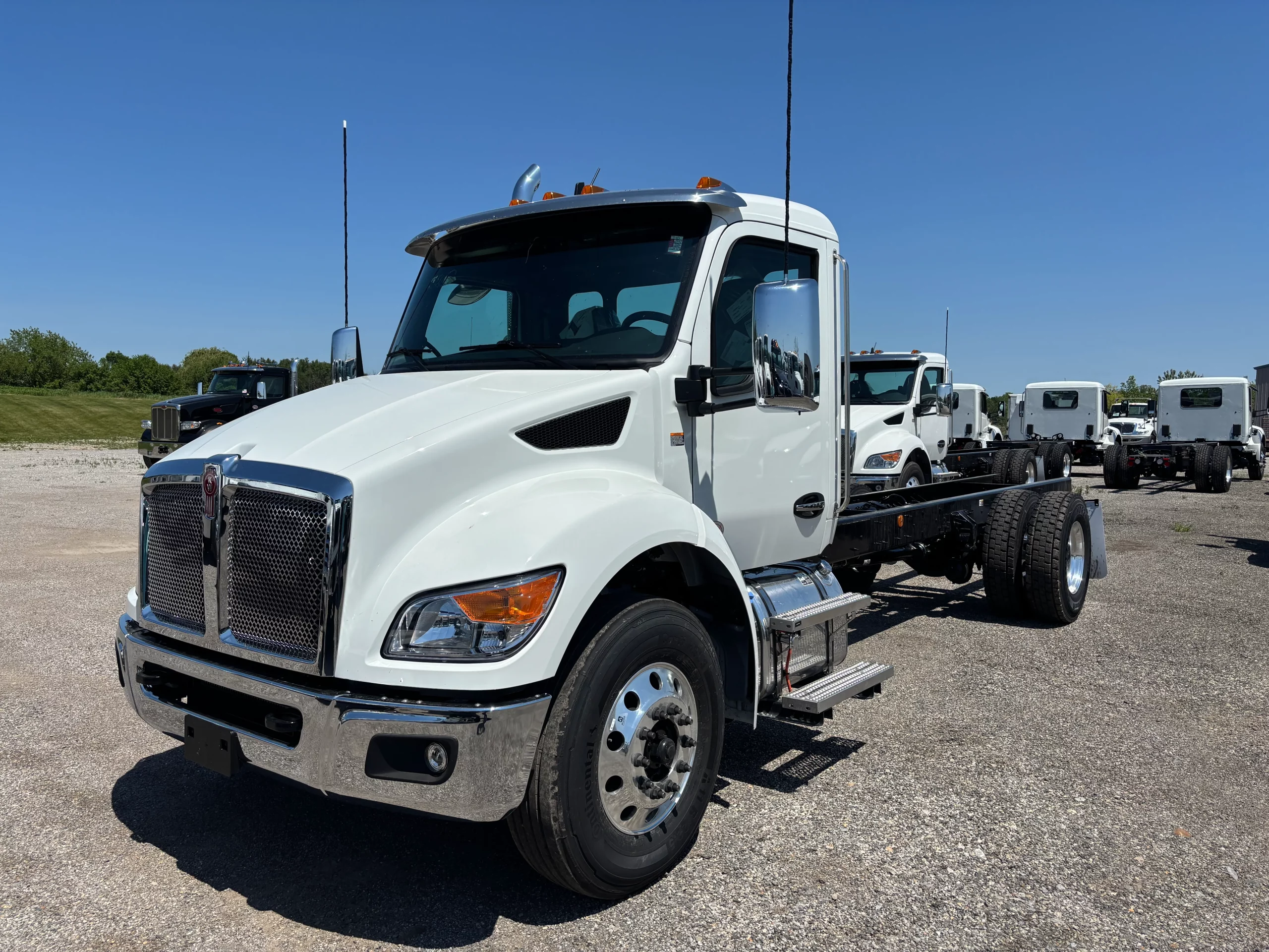 NEW 2027 Kenworth T280 Hooklift Truck - image 3 of 6