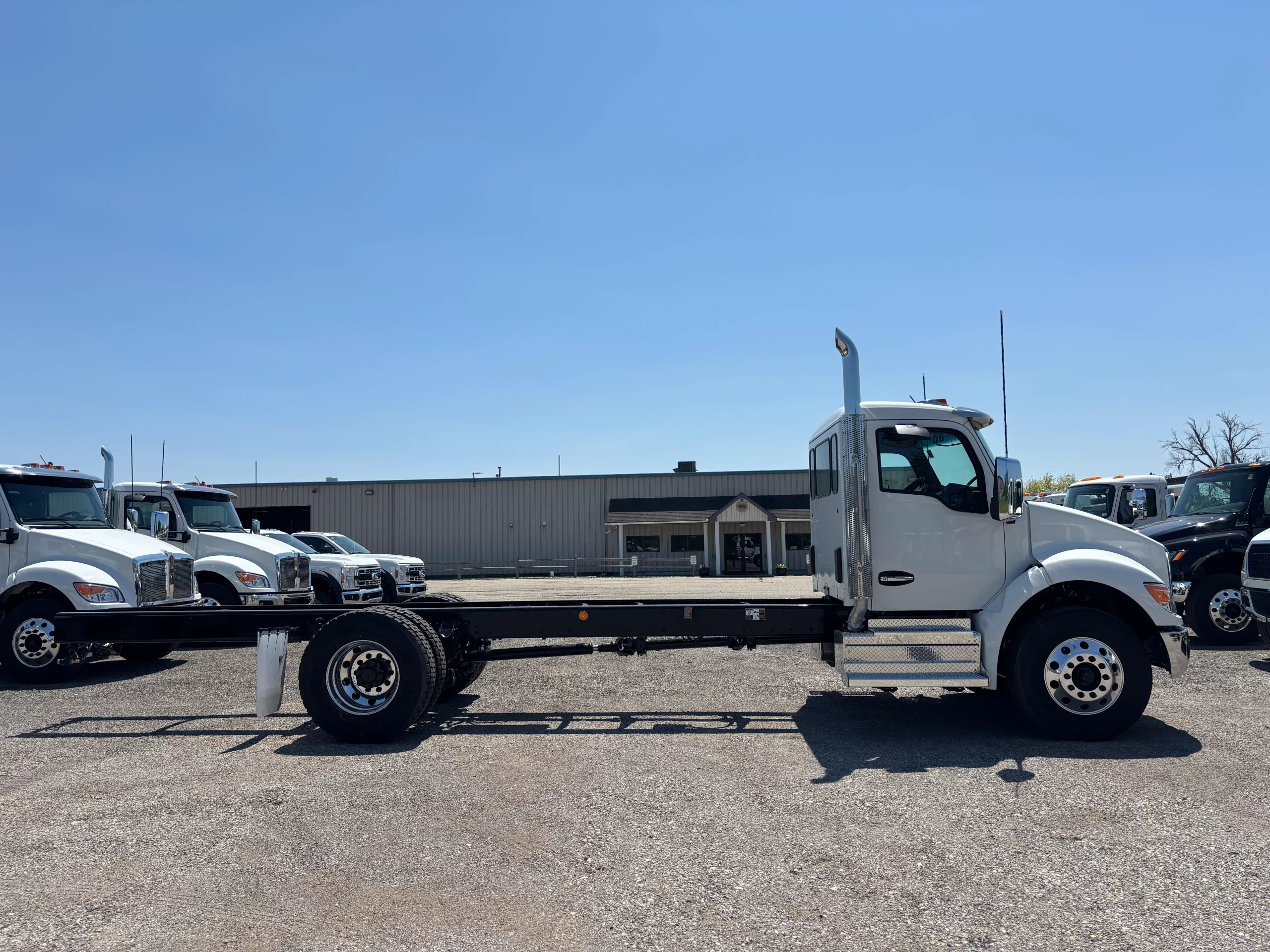 NEW 2027 Kenworth T280 Hooklift Truck - image 4 of 6