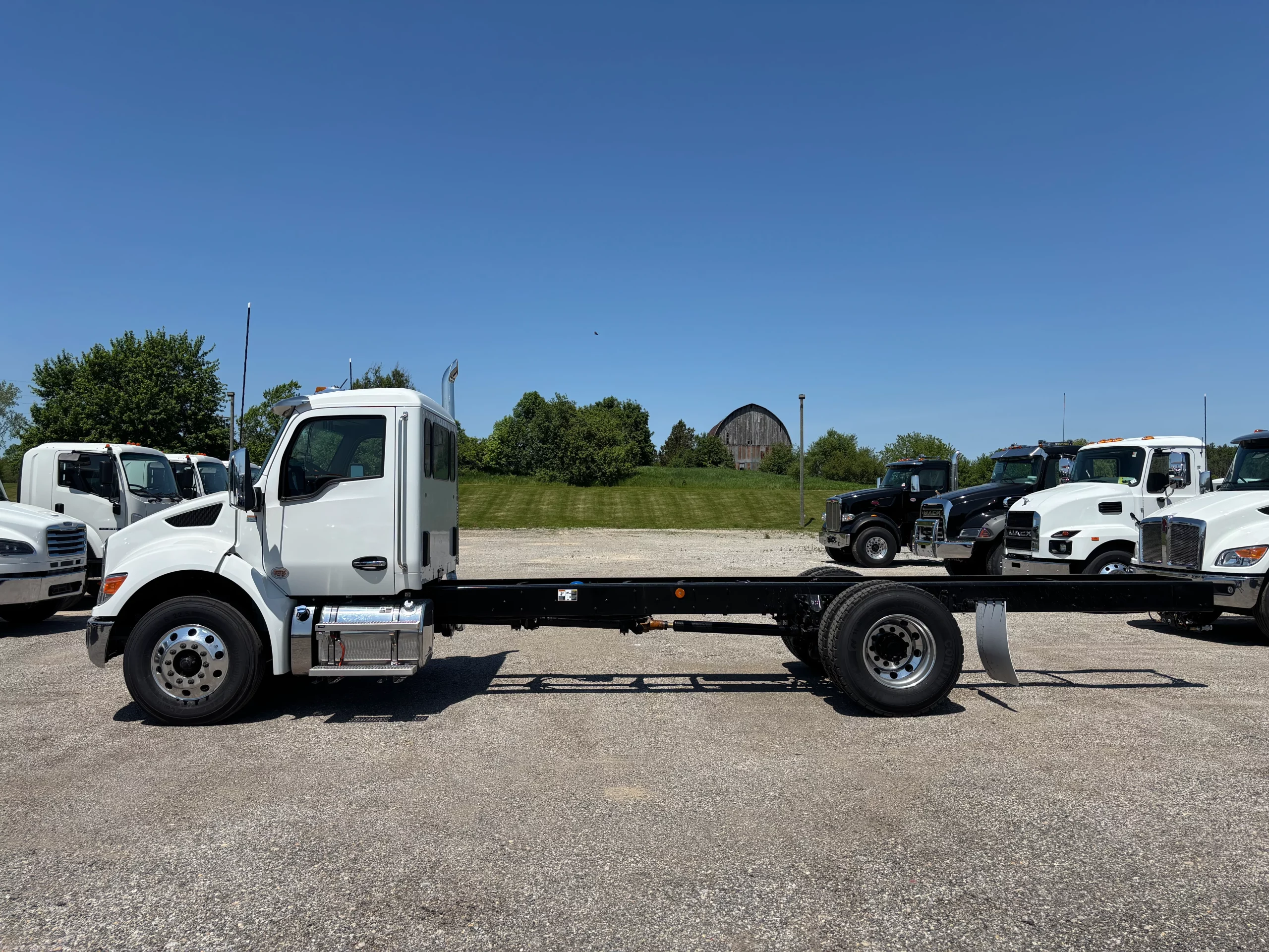 New 2027 Kenworth T280 Hooklift Truck NEW 2027 Kenworth T280 Hooklift Truck - image 5 of 6