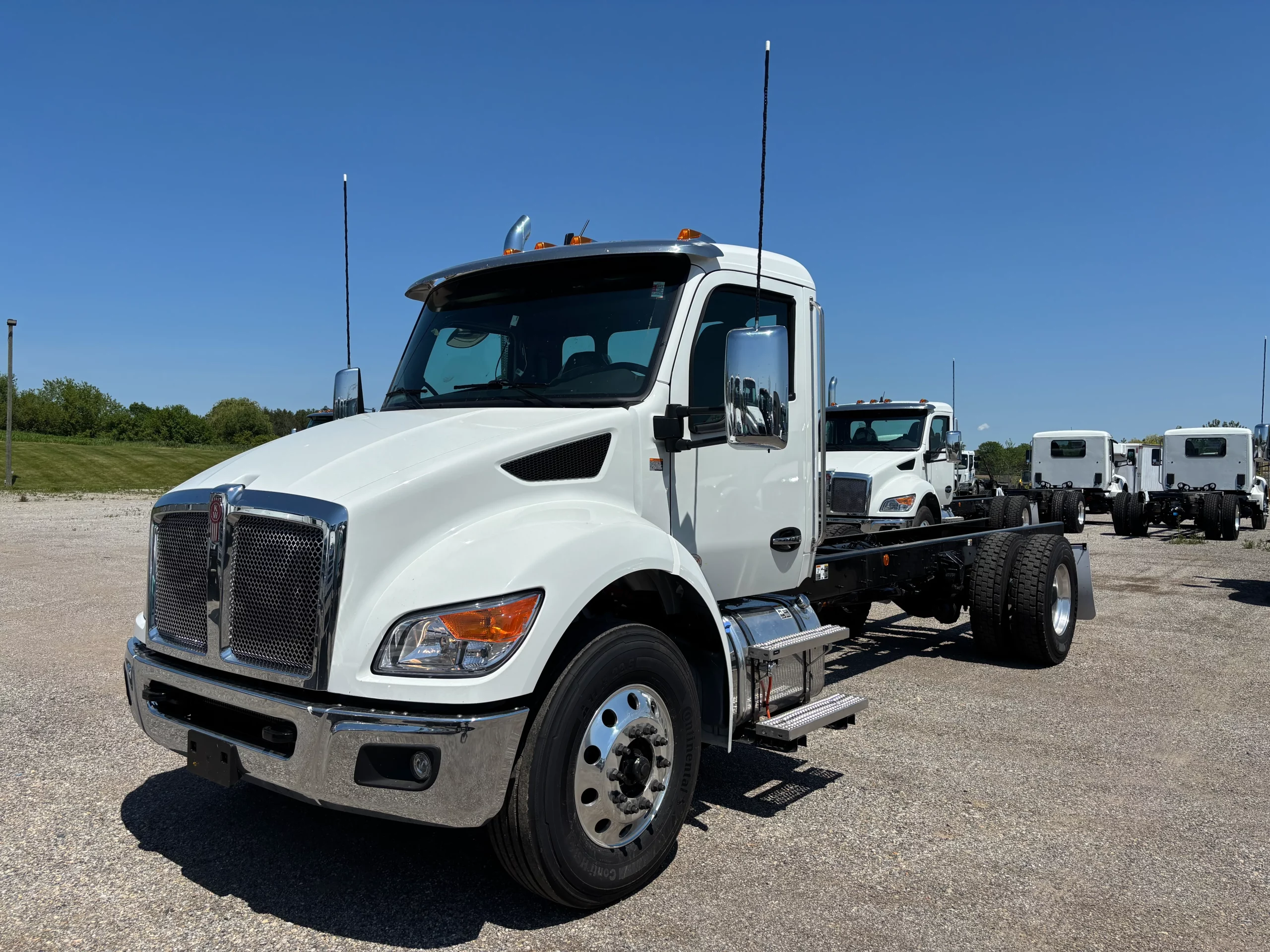 New 2027 Kenworth T280 Hooklift Truck NEW 2027 Kenworth T280 Hooklift Truck - image 3 of 6