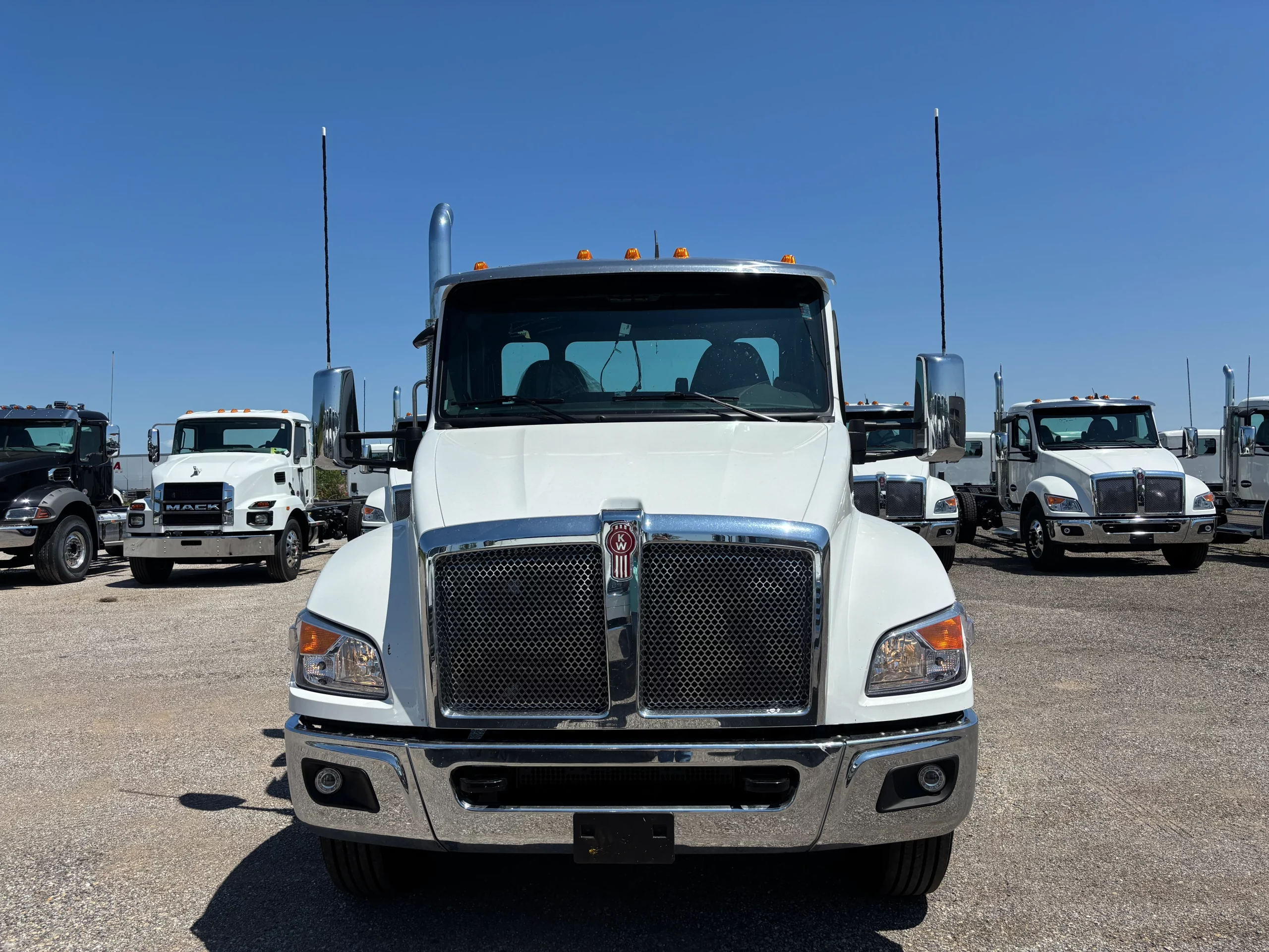 New 2027 Kenworth T280 Hooklift Truck NEW 2027 Kenworth T280 Hooklift Truck - image 2 of 6