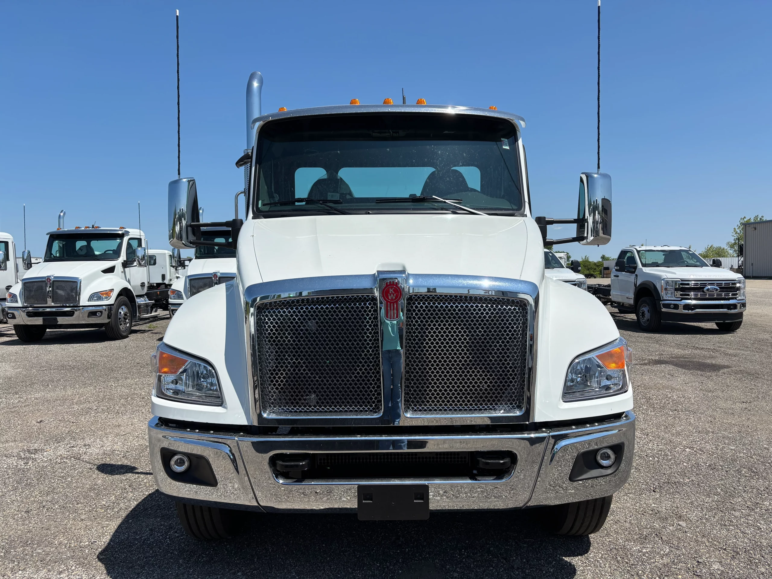 2027 Kenworth T380 — photo 2