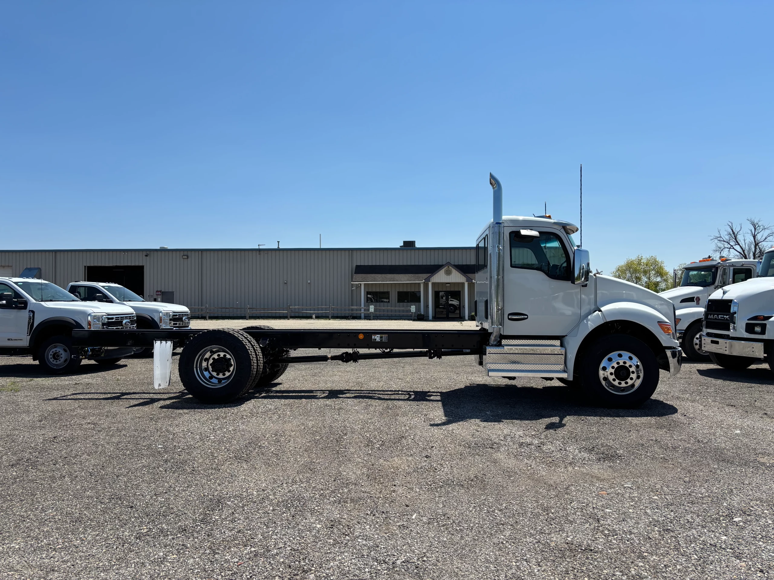 2027 Kenworth T380 — photo 4