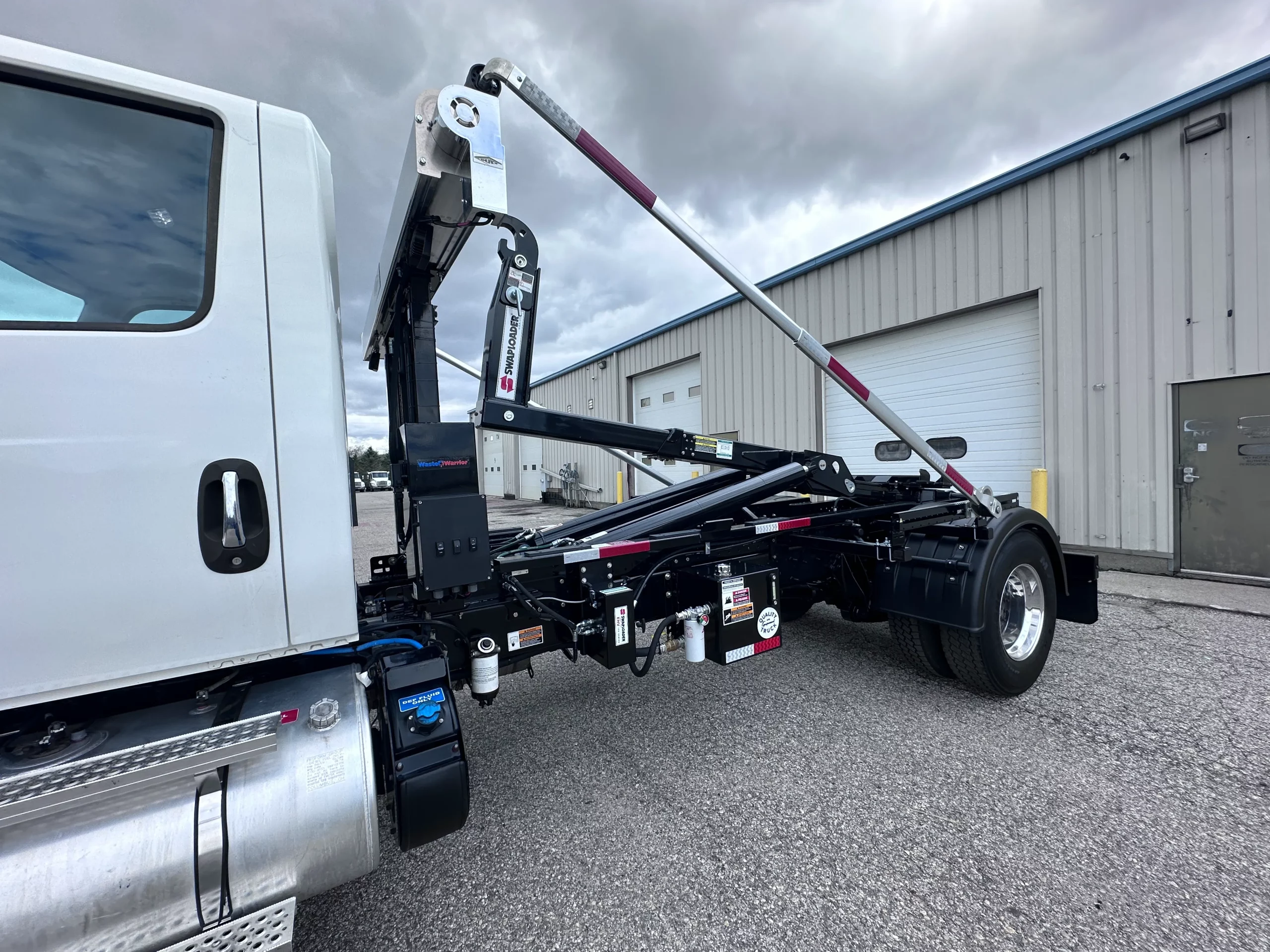 Used 2019 International Mv Hooklift Truck USED 2019 International MV Hooklift Truck - image 6 of 6