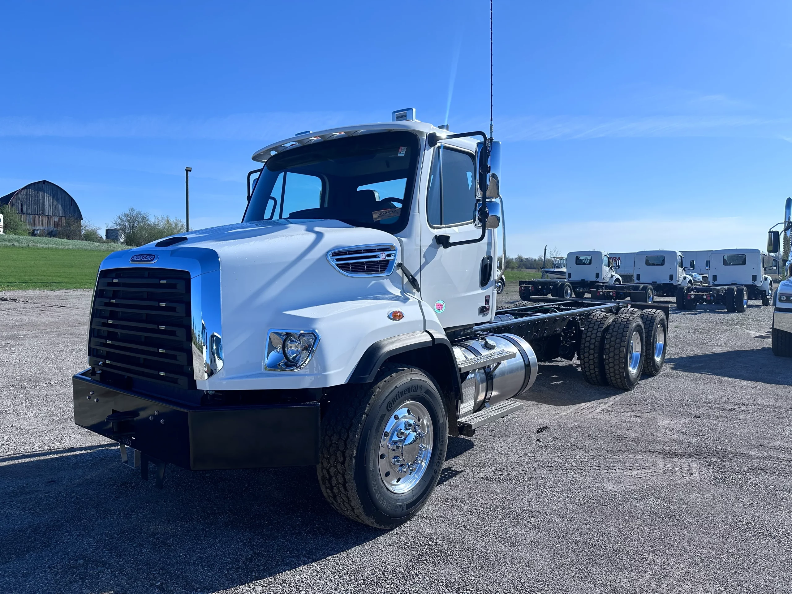 New 2027 Freightliner 114Sd Hooklift Truck NEW 2027 Freightliner 114SD Hooklift Truck - image 3 of 6