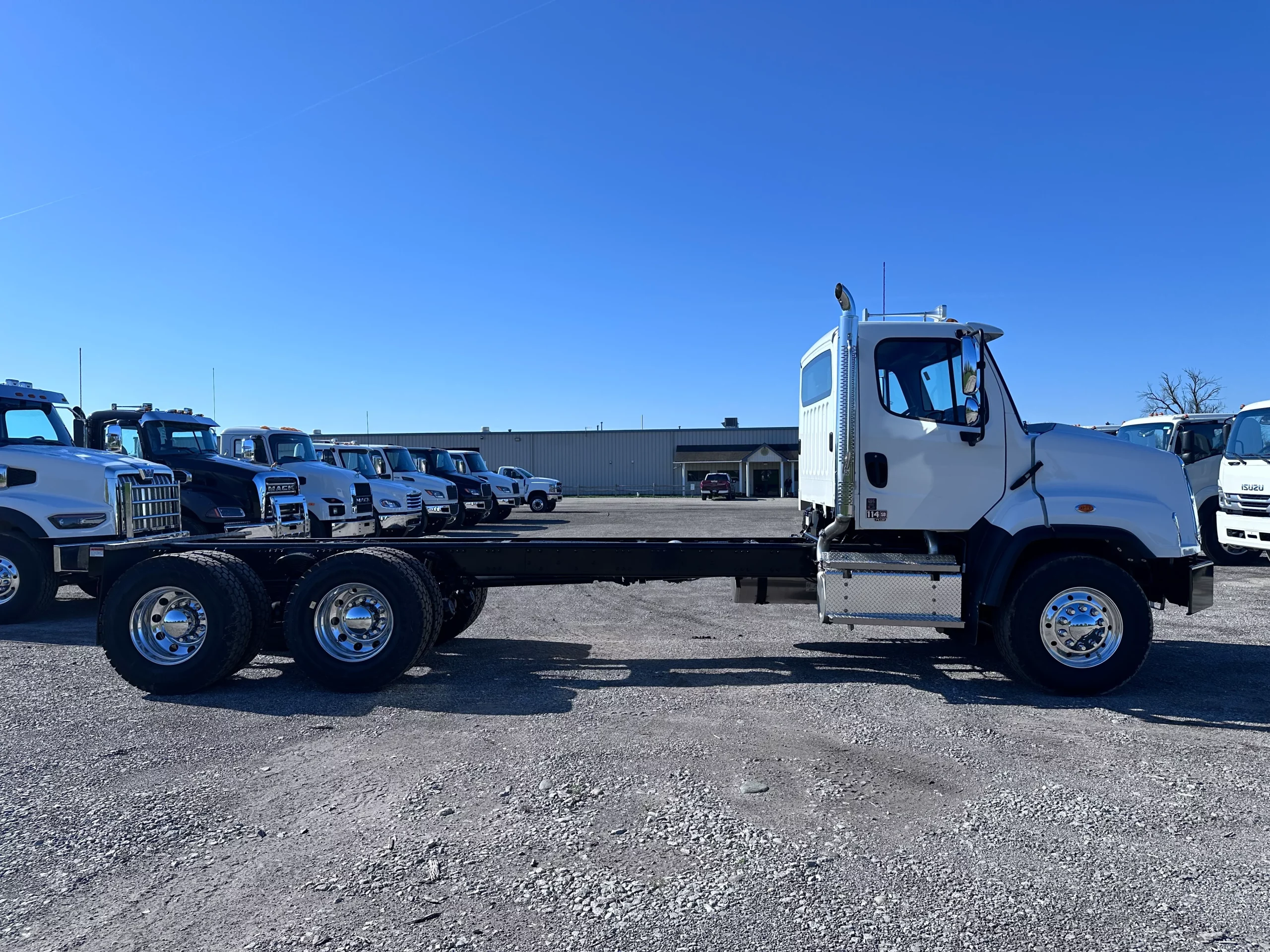 New 2027 Freightliner 114Sd Hooklift Truck NEW 2027 Freightliner 114SD Hooklift Truck - image 4 of 6