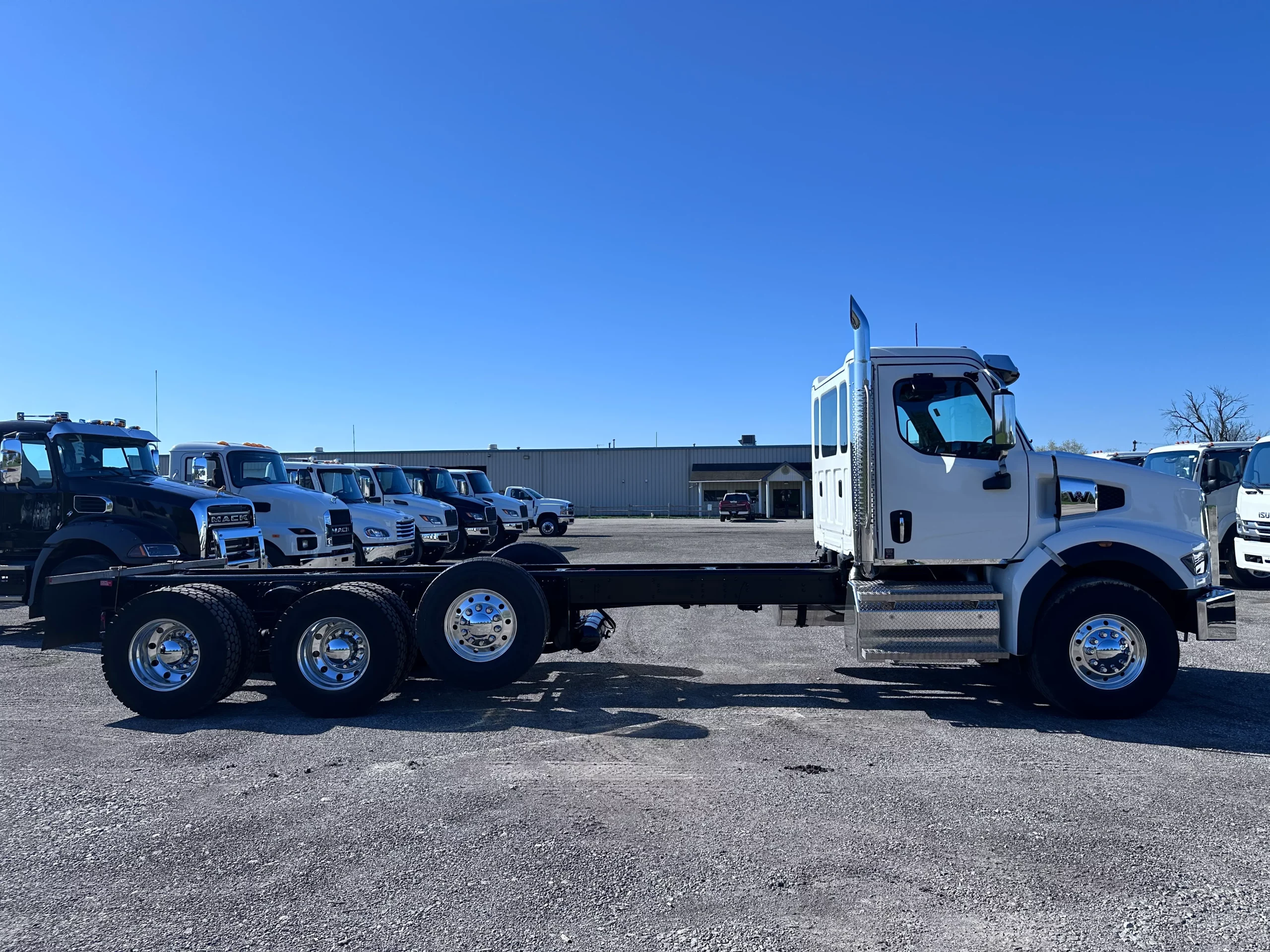 New 2027 Western Star 49X Hooklift Truck NEW 2027 Western Star 49X Hooklift Truck - image 4 of 6