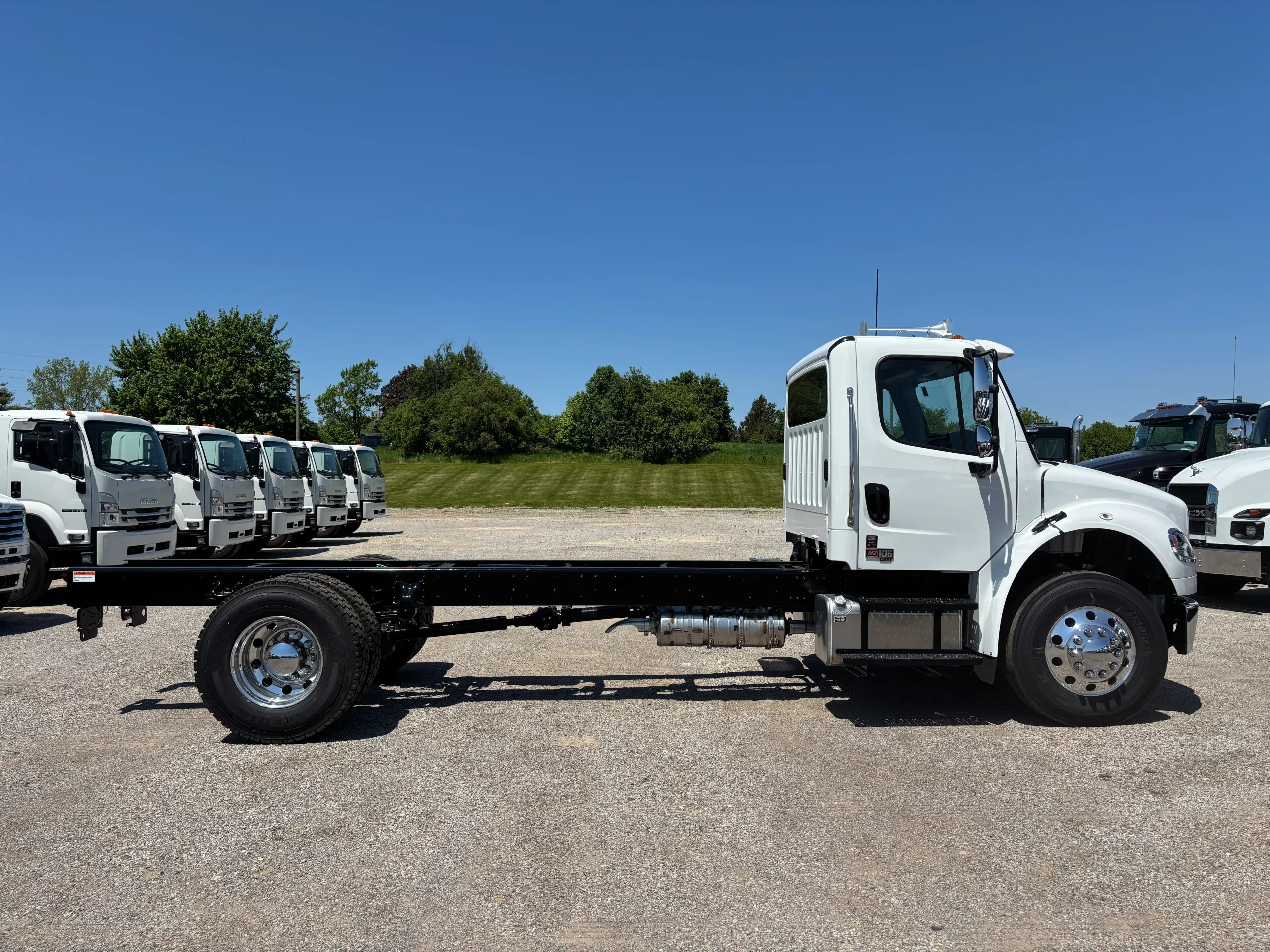 2027 Freightliner eM2 — photo 4