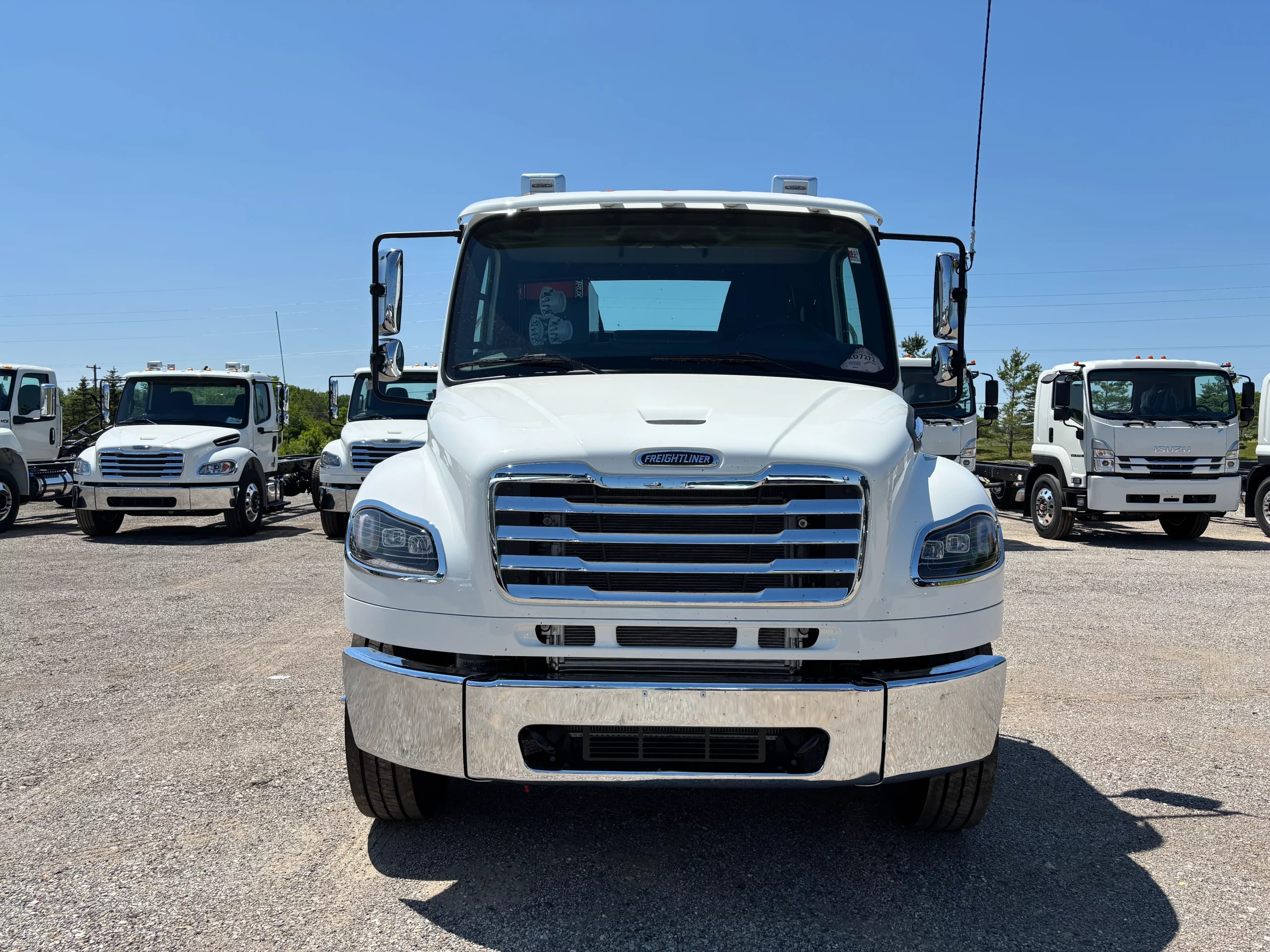2027 Freightliner eM2 — photo 2