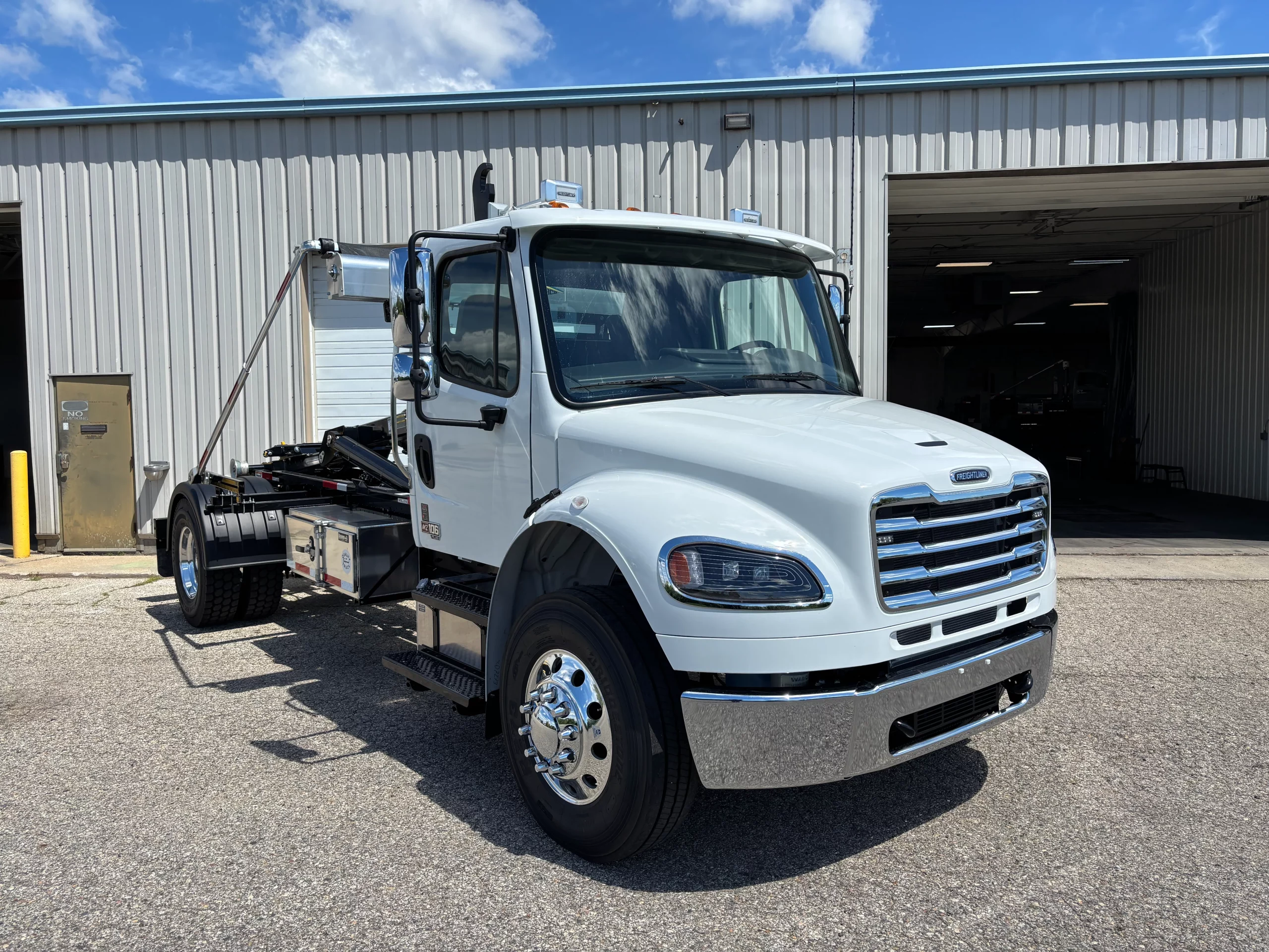 New 2027 Freightliner M2 Hooklift Truck NEW 2027 Freightliner M2 Hooklift Truck - image 1 of 6