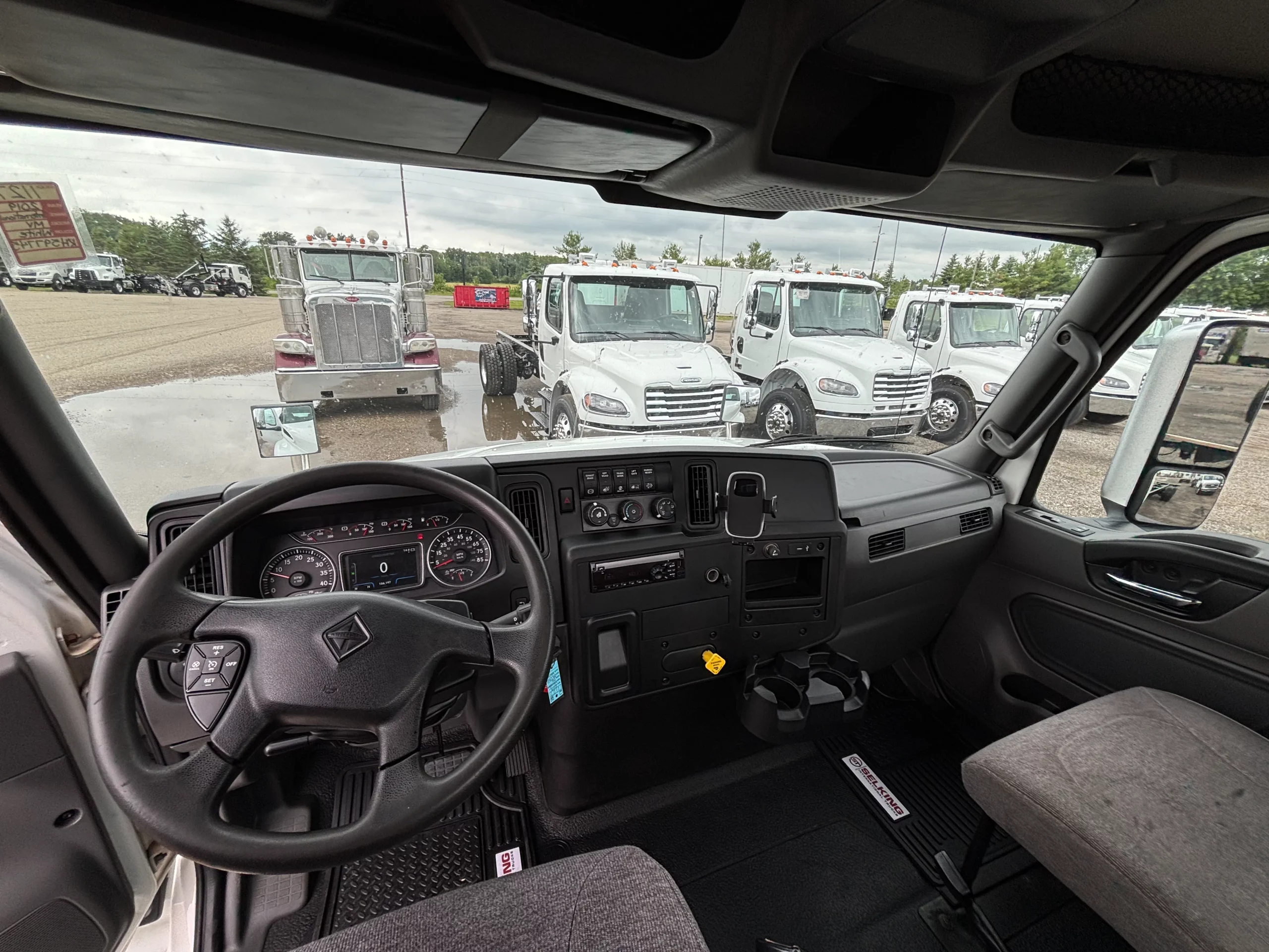 Used 2019 International Mv Hooklift Truck USED 2019 International MV Hooklift Truck - image 6 of 6