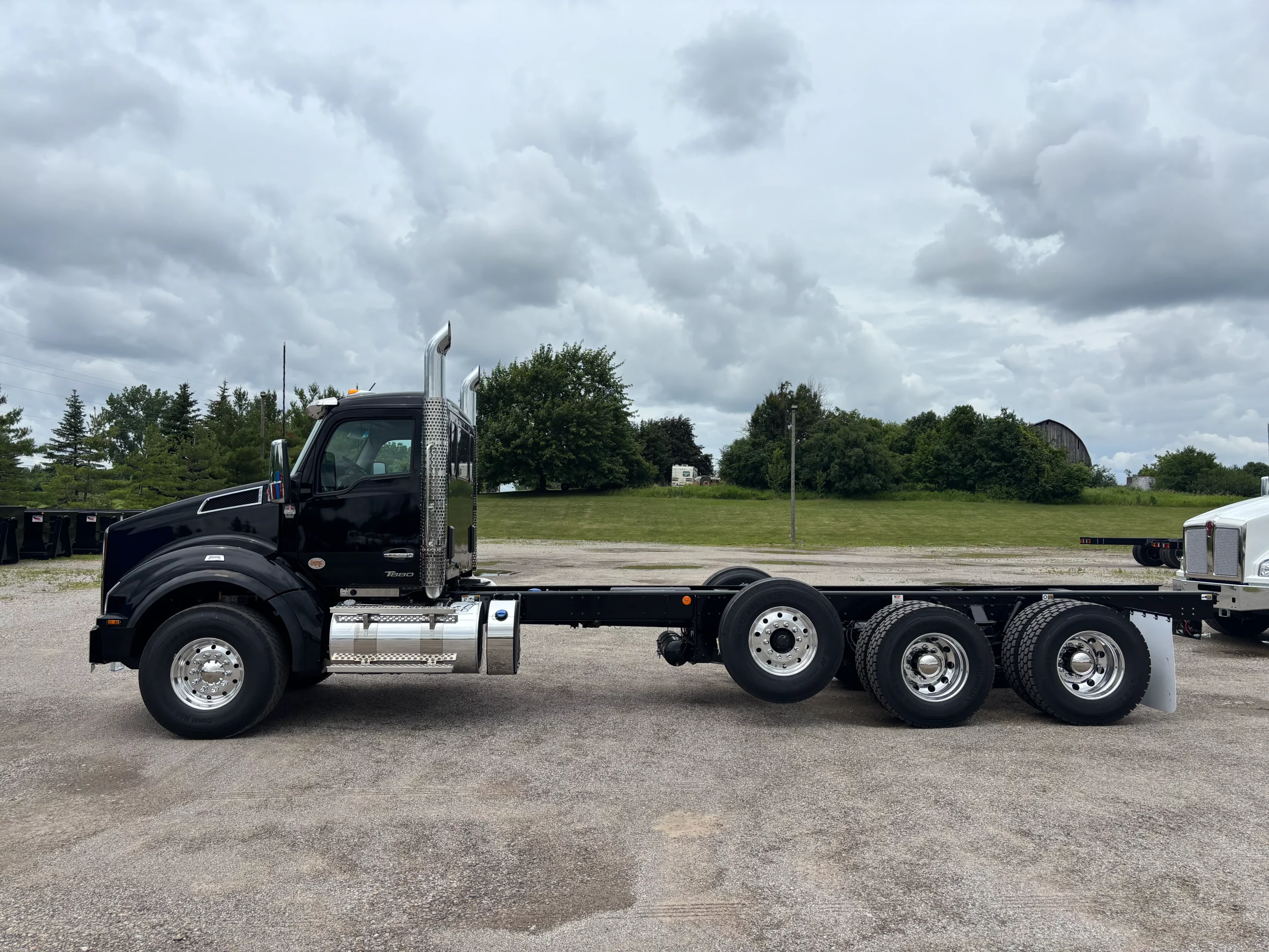 New 2027 Kenworth T880 Hooklift Truck New 2027 KENWORTH T880 Hooklift Truck - image 5 of 6