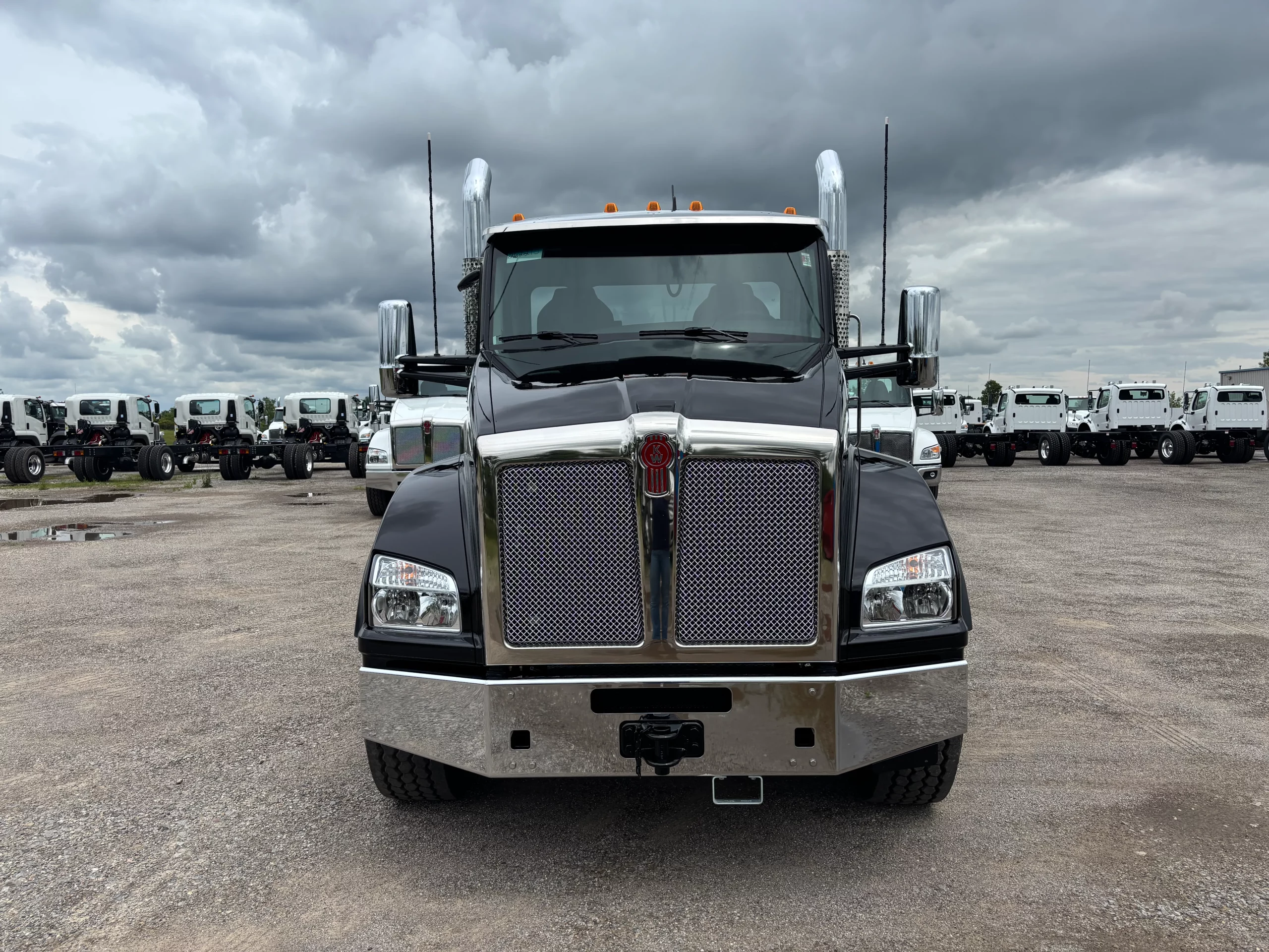 New 2027 Kenworth T880 Hooklift Truck New 2027 KENWORTH T880 Hooklift Truck - image 2 of 6