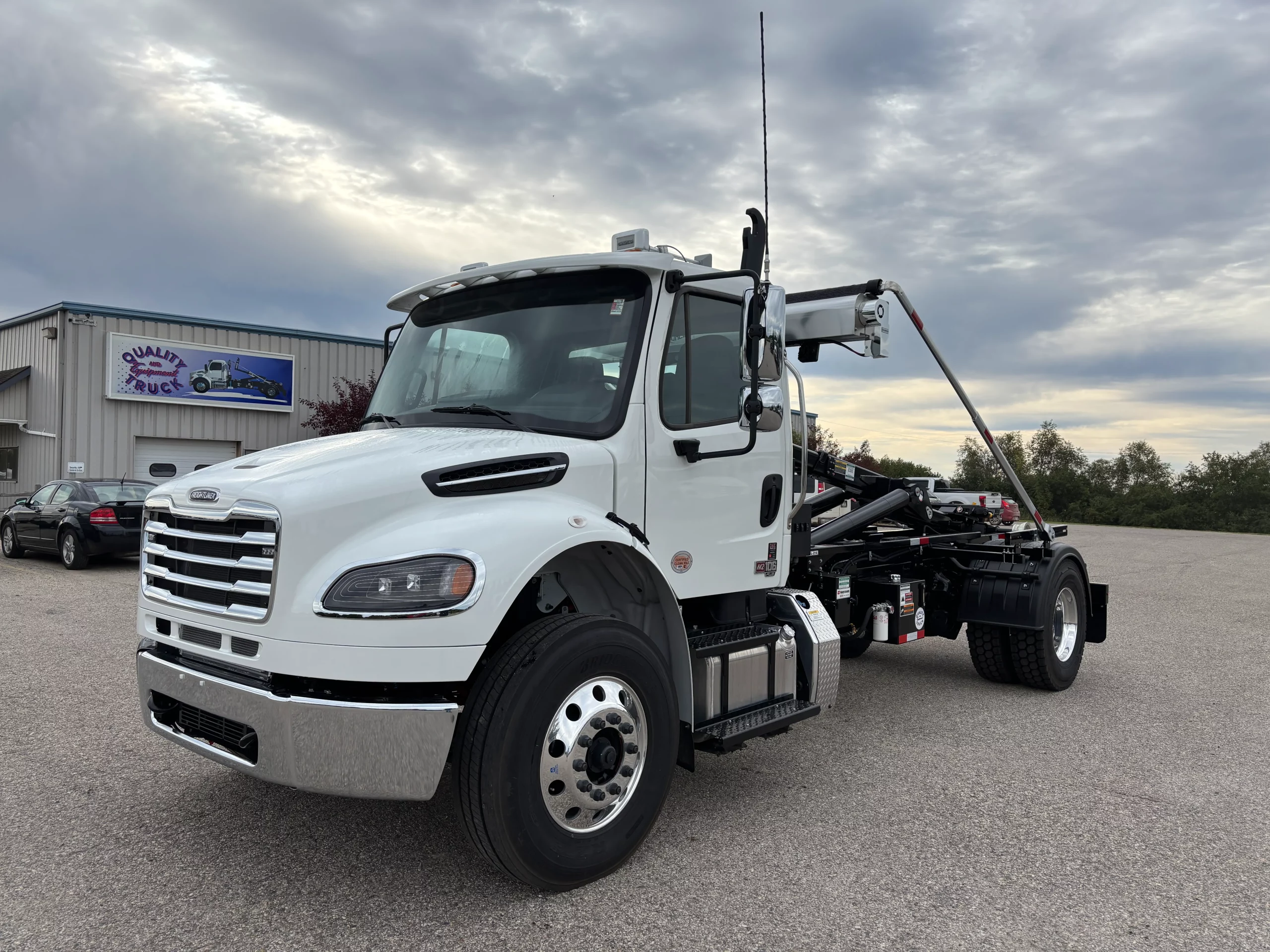 2027 Freightliner eM2 — photo 3