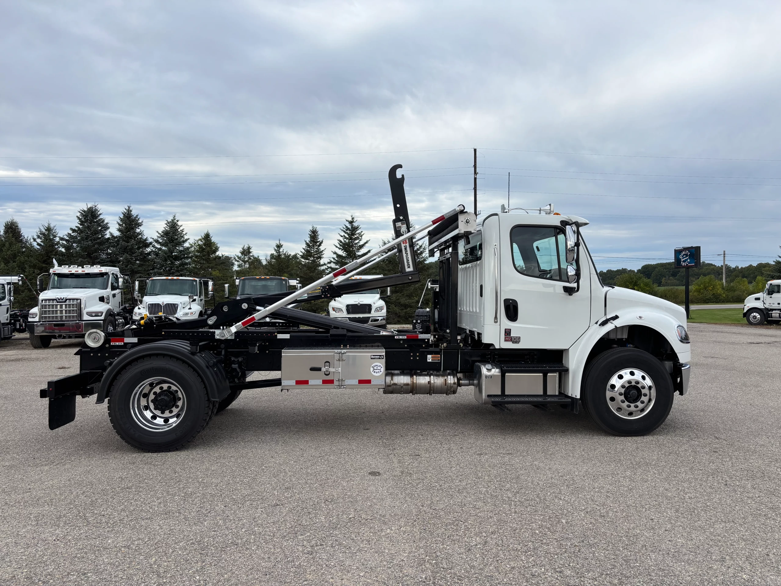 2027 Freightliner eM2 — photo 4