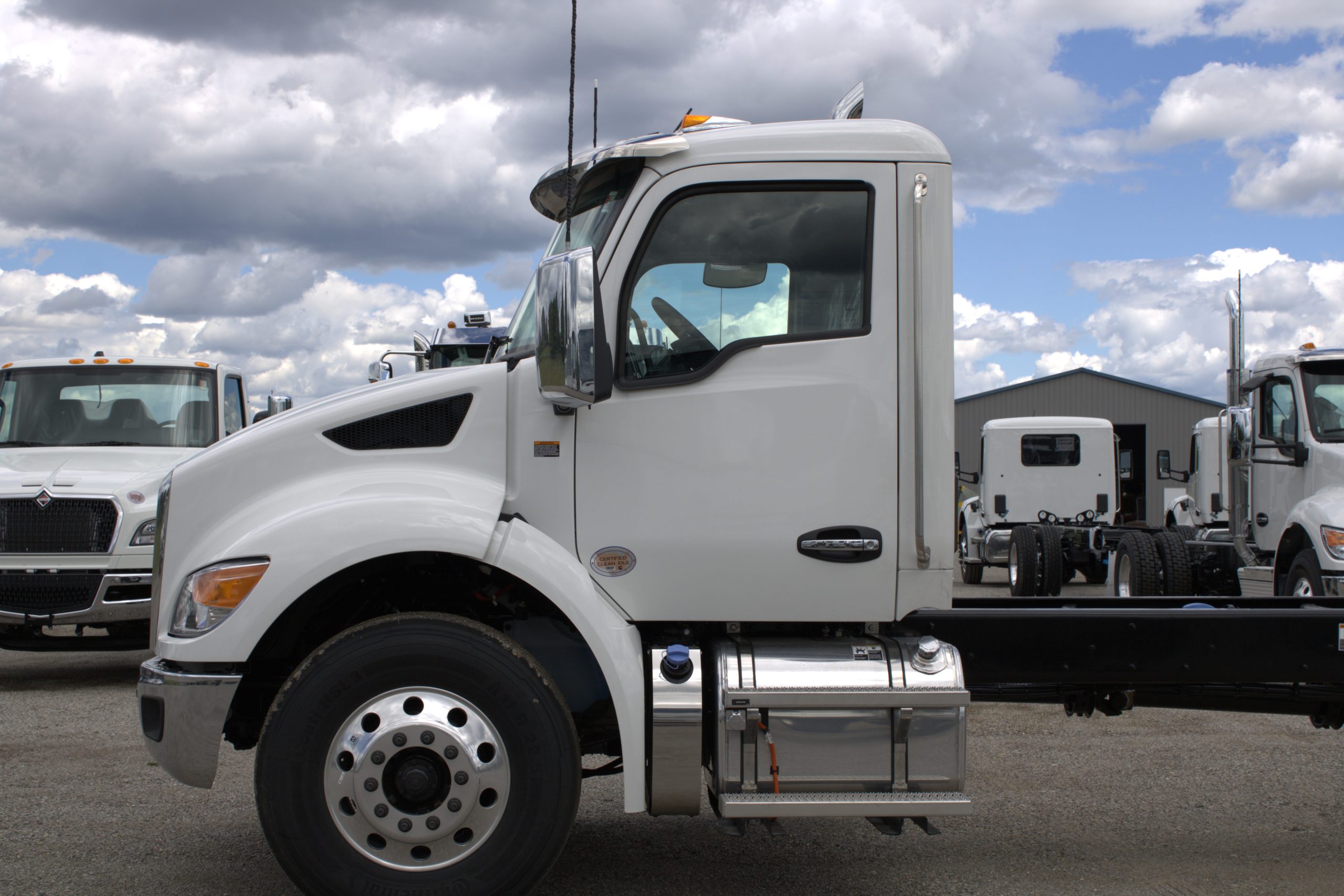 New 2027 Kenworth T280 Hooklift Truck NEW 2027 Kenworth T280 Hooklift Truck - image 4 of 6