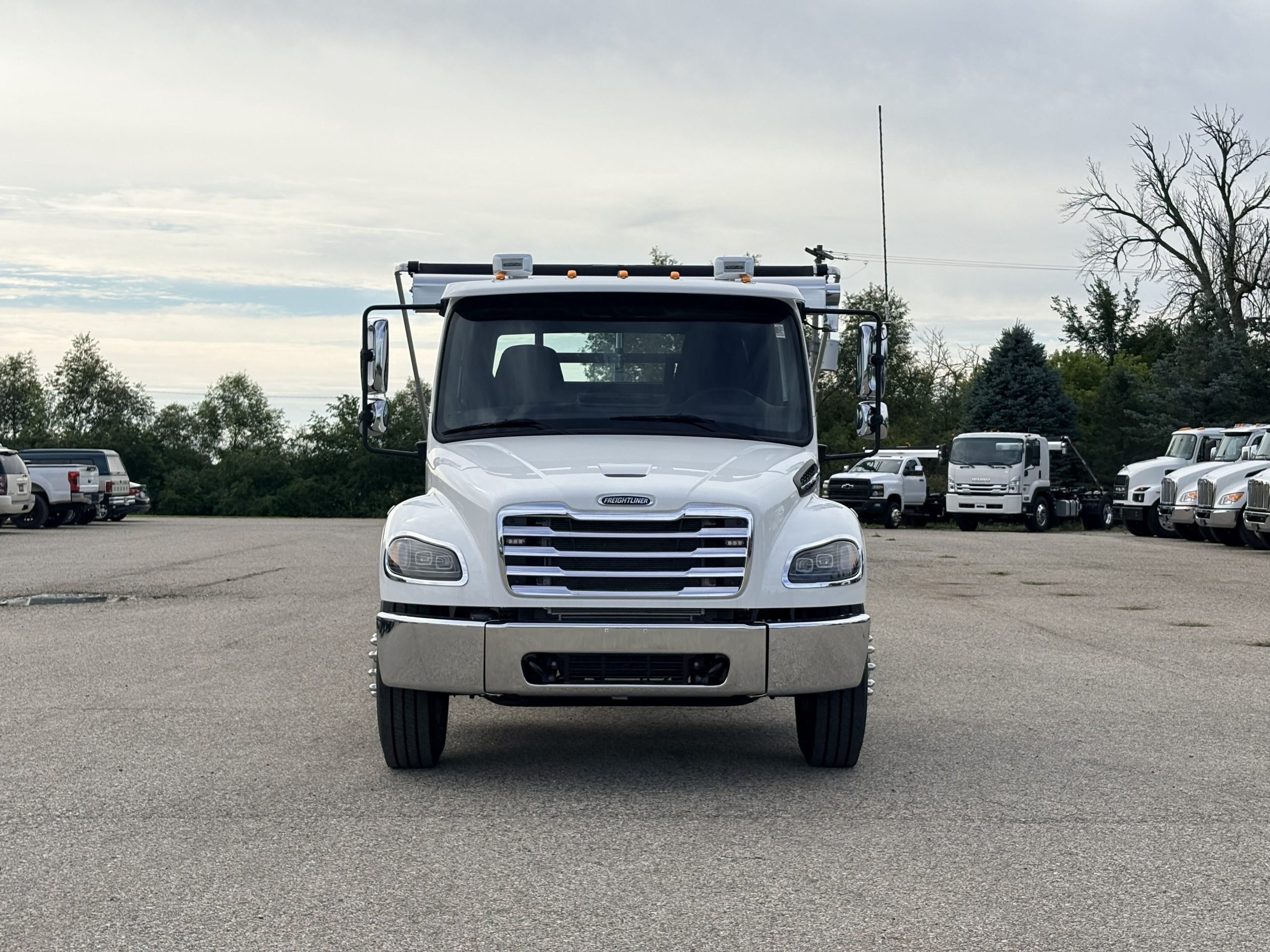 2027 Freightliner eM2 — photo 2