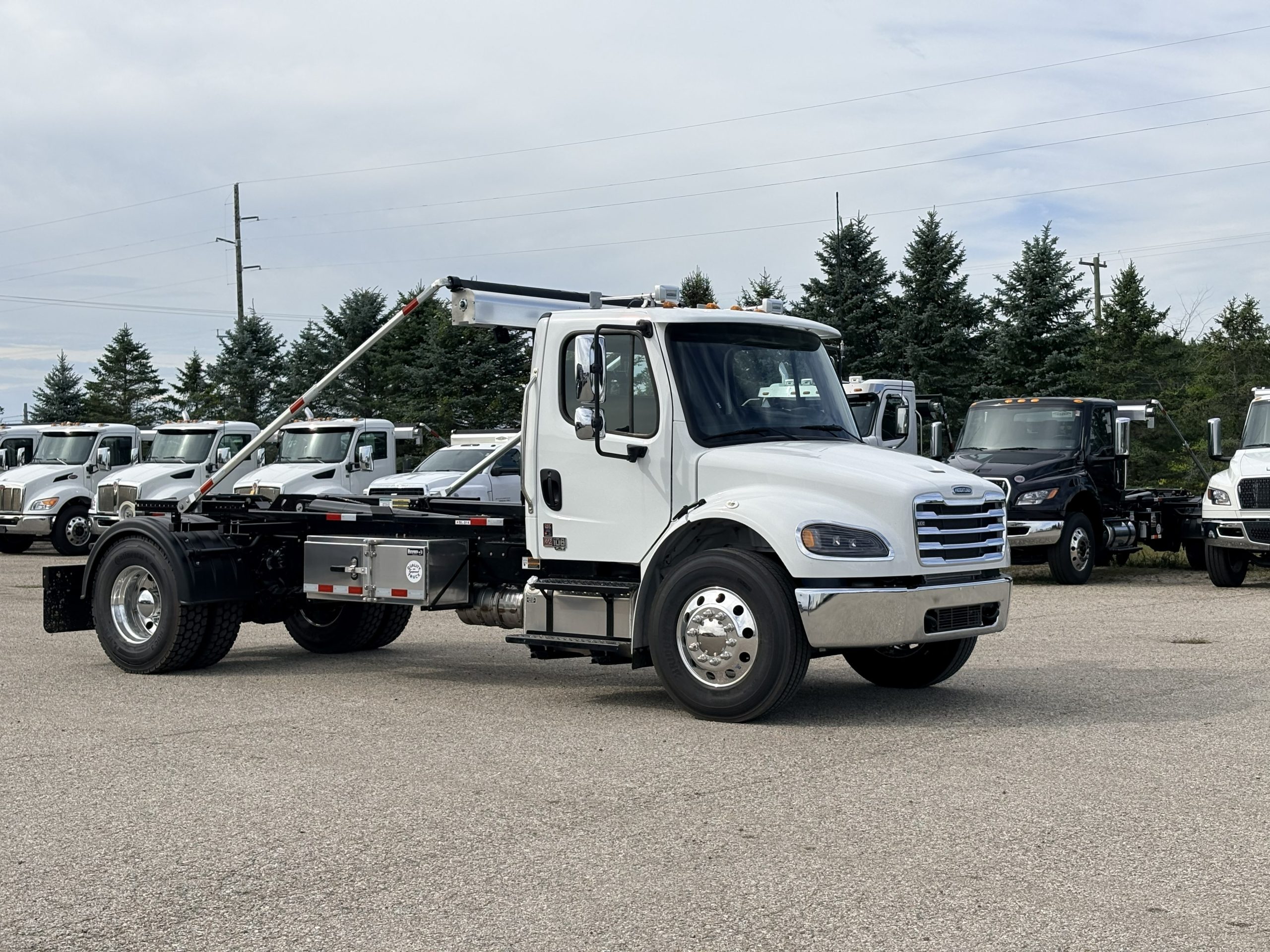 2027 Freightliner eM2 — photo 3