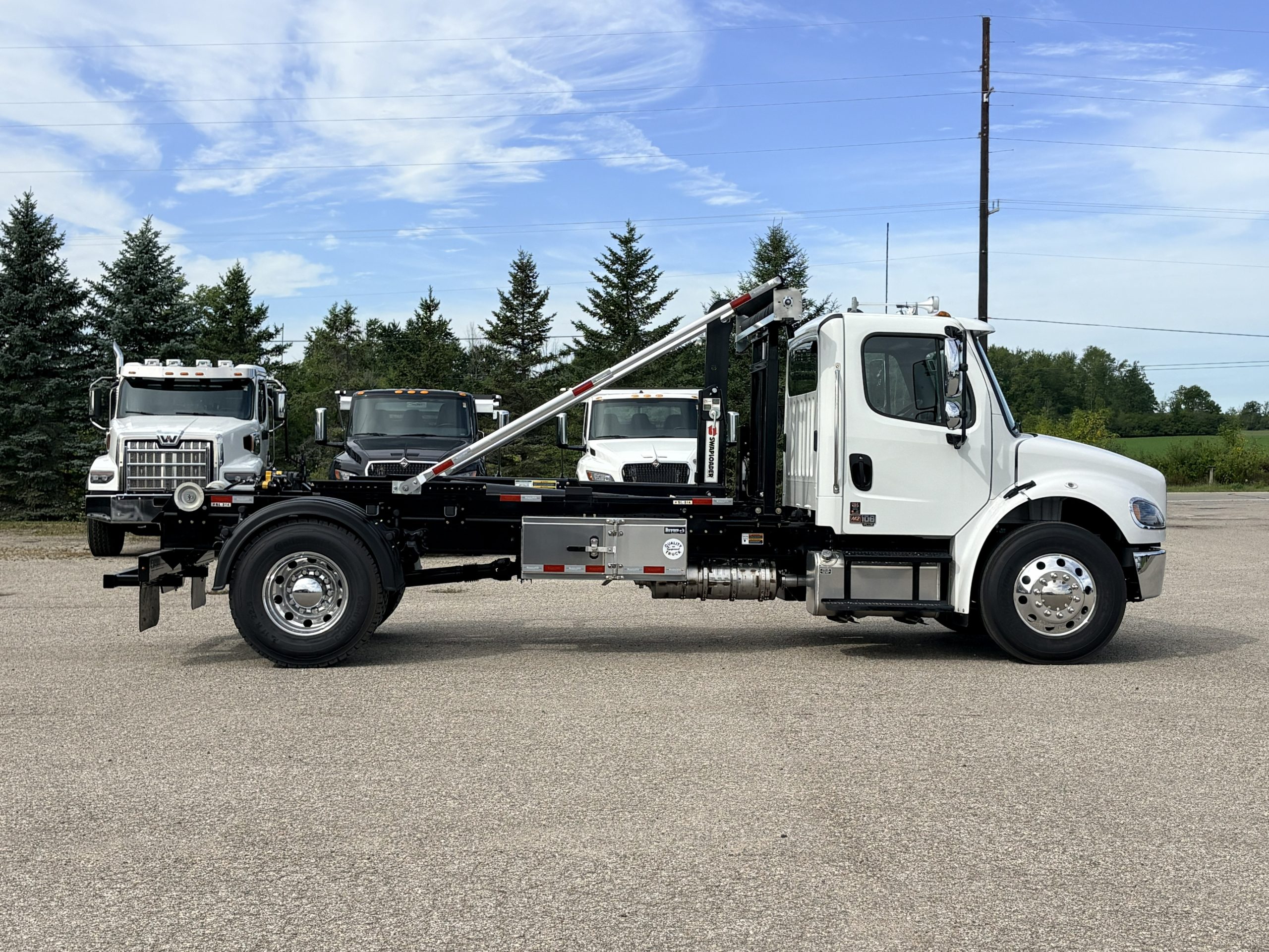 2027 Freightliner eM2 — photo 4