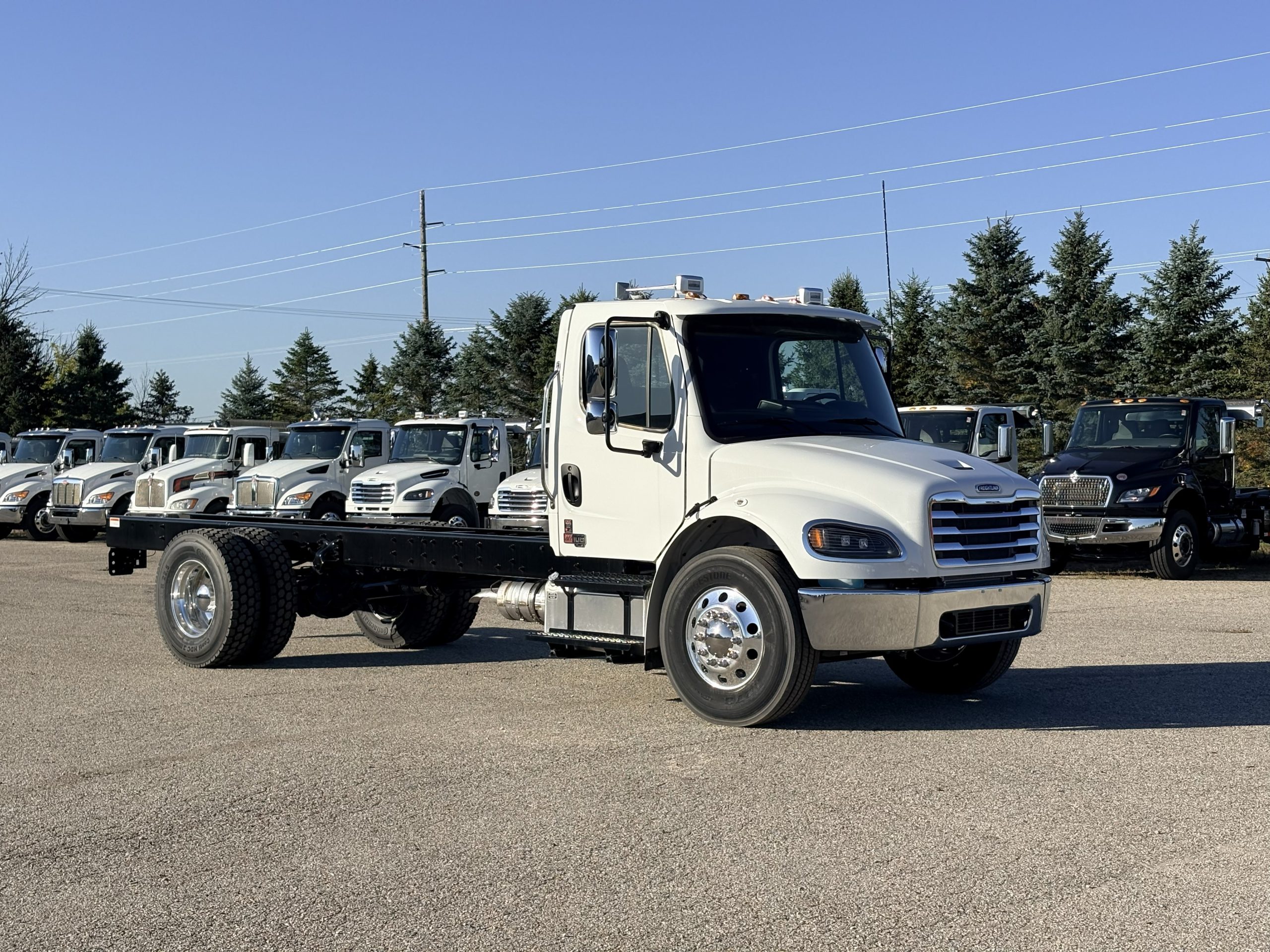 2027 Freightliner eM2 — photo 3