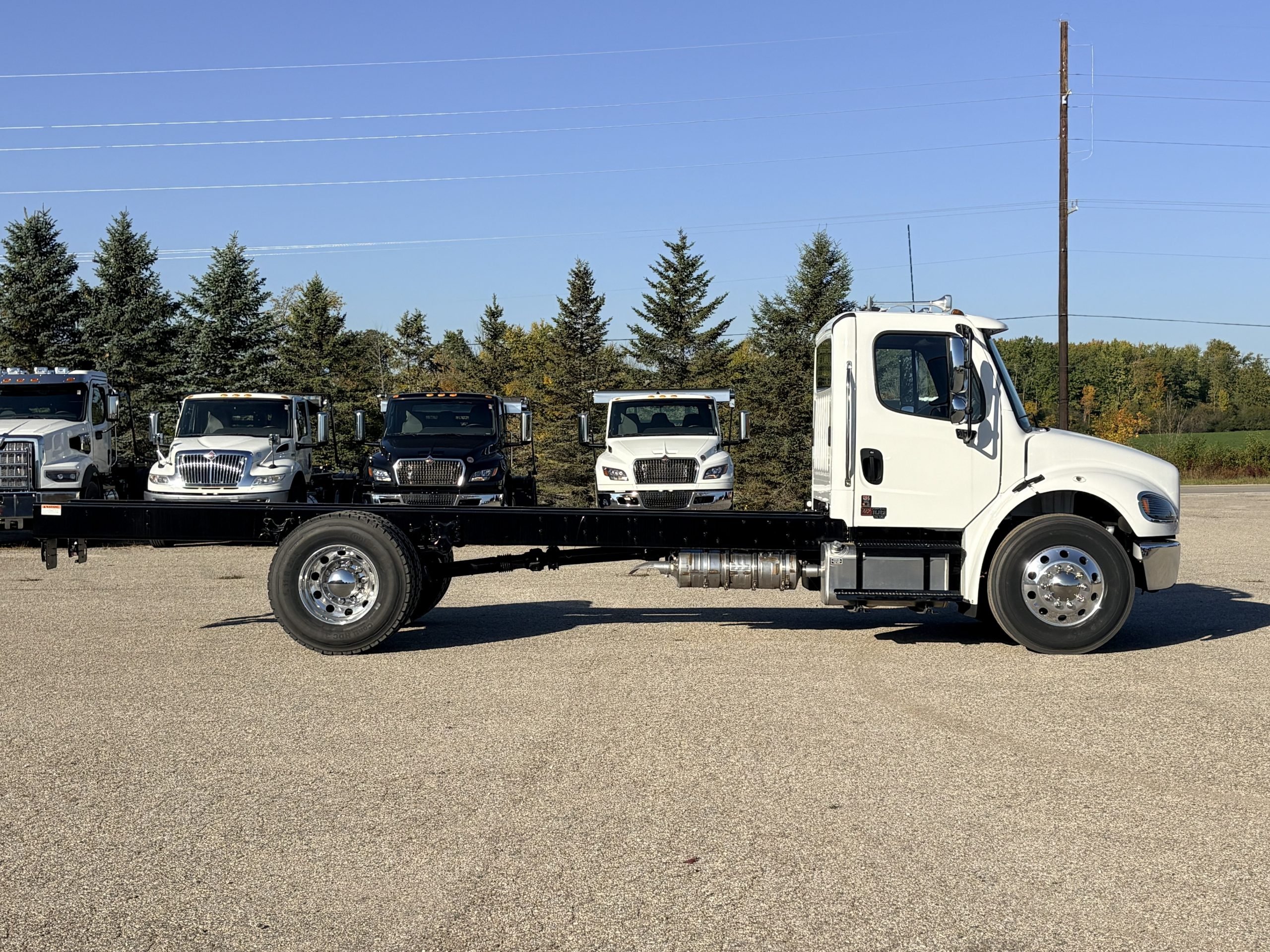 2027 Freightliner eM2 — photo 4