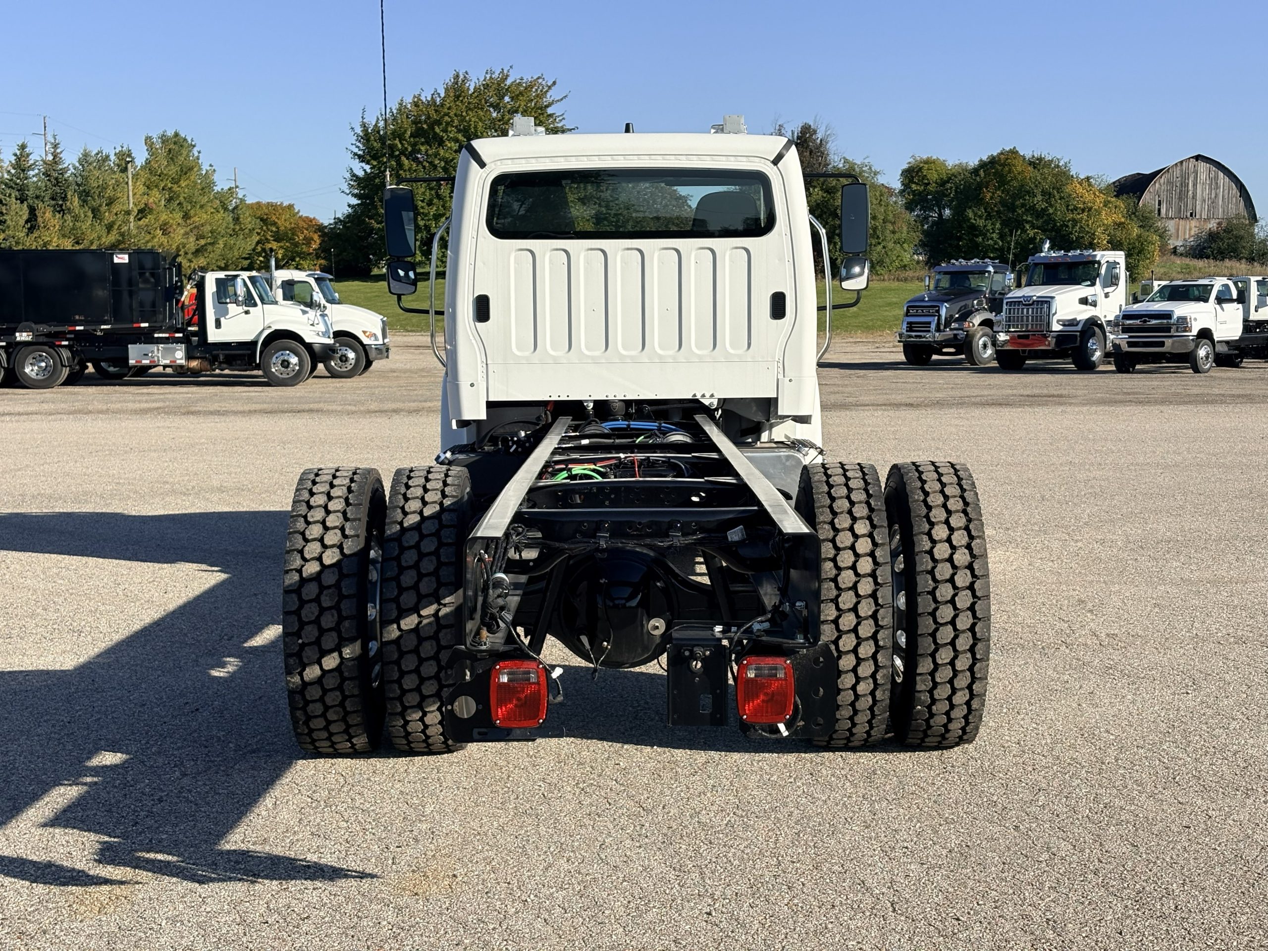 2027 Freightliner eM2 — photo 6