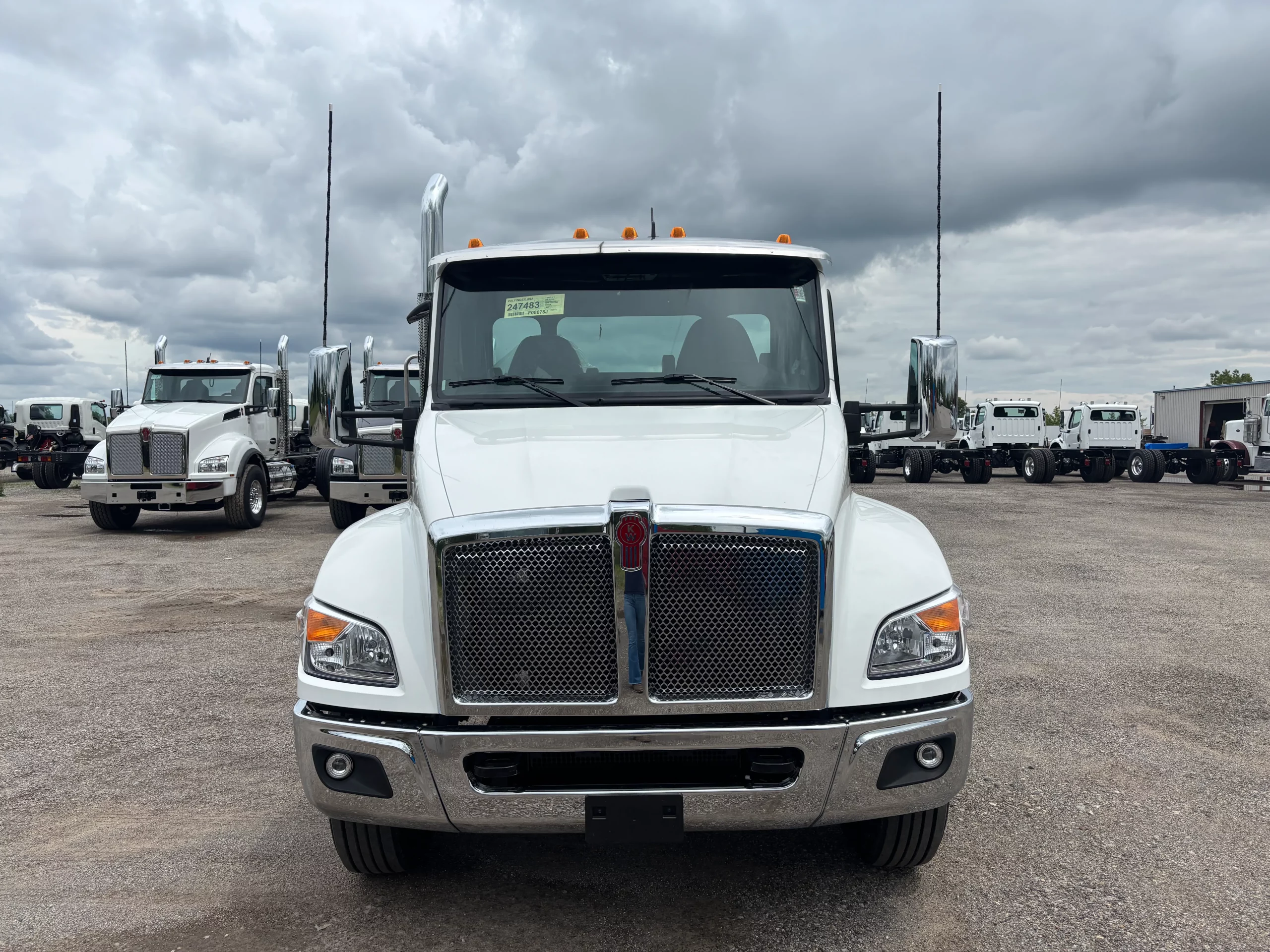 2027 Kenworth T380 — photo 2