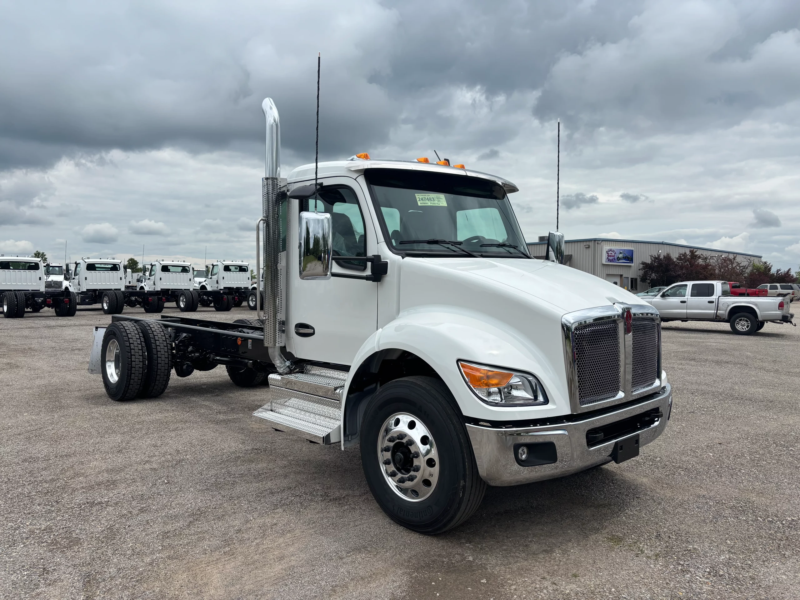 2027 Kenworth T380 — photo 3