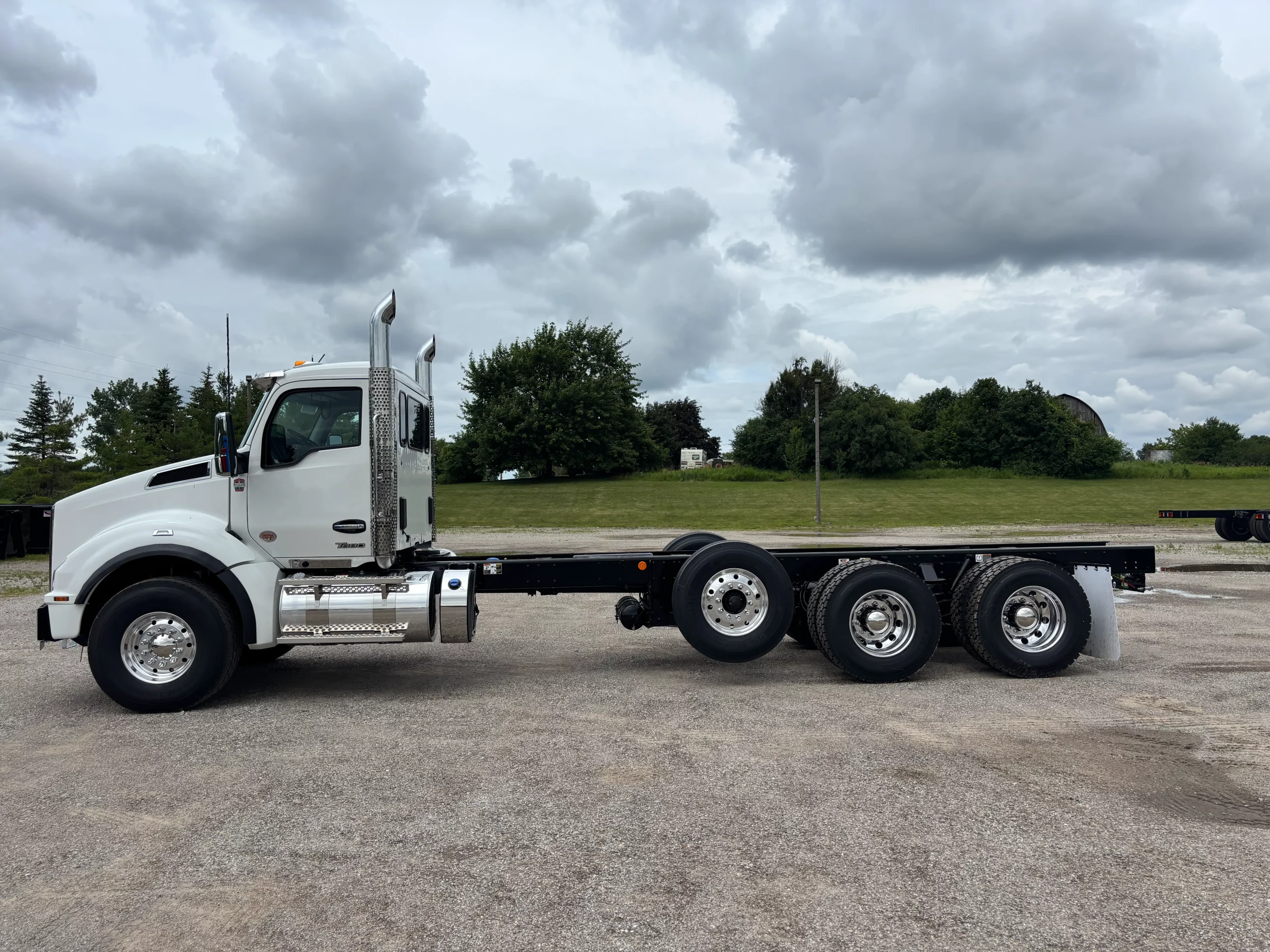 New 2027 Kenworth T880 Hooklift Truck New 2027 Kenworth T880 Hooklift Truck - image 5 of 6