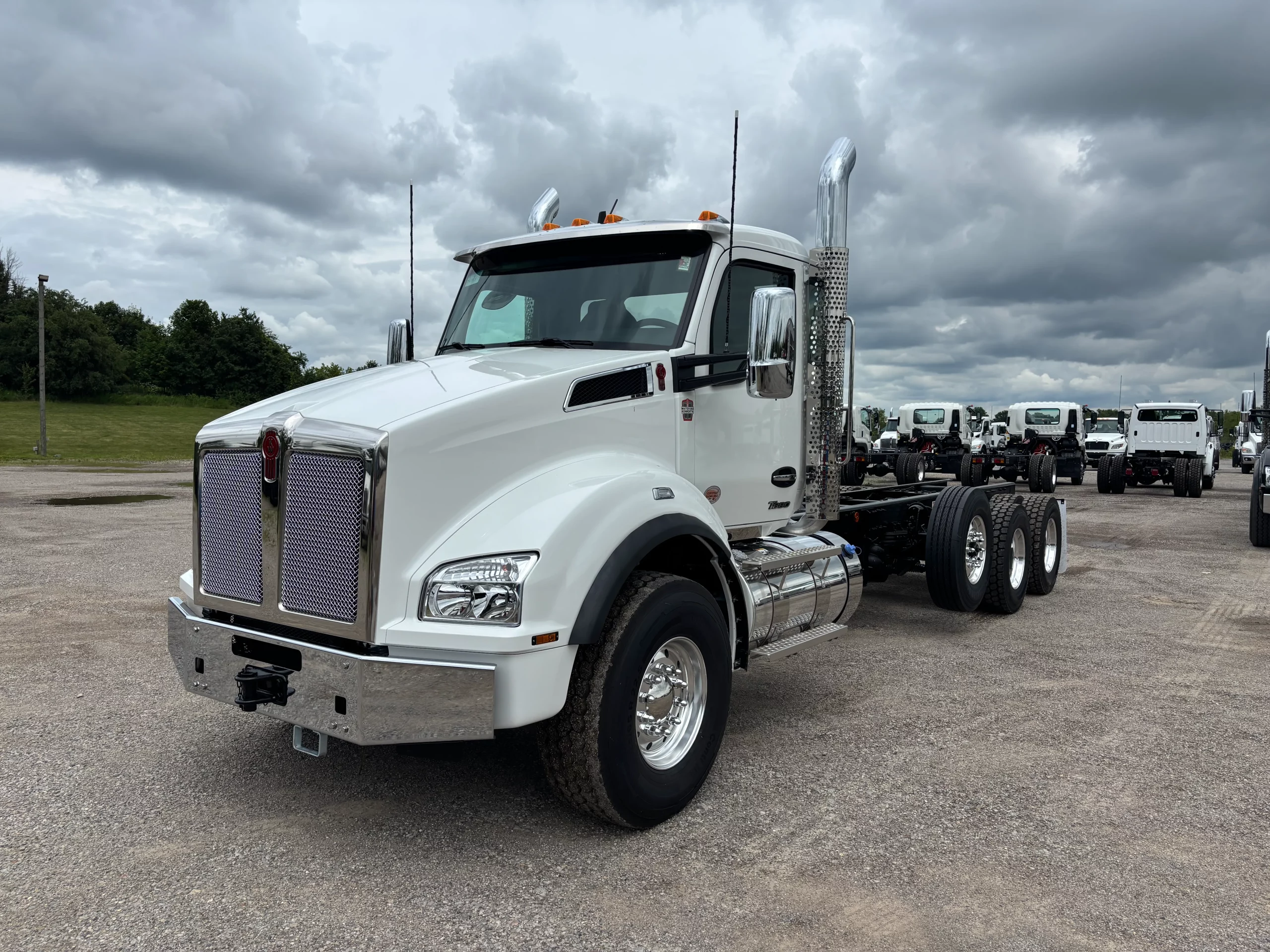 New 2027 Kenworth T880 Hooklift Truck New 2027 Kenworth T880 Hooklift Truck - image 3 of 6