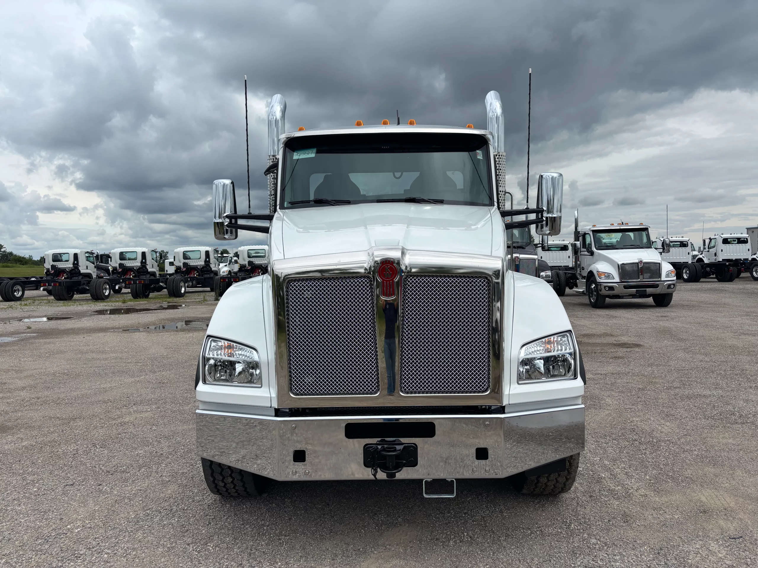 New 2027 Kenworth T880 Hooklift Truck New 2027 Kenworth T880 Hooklift Truck - image 2 of 6