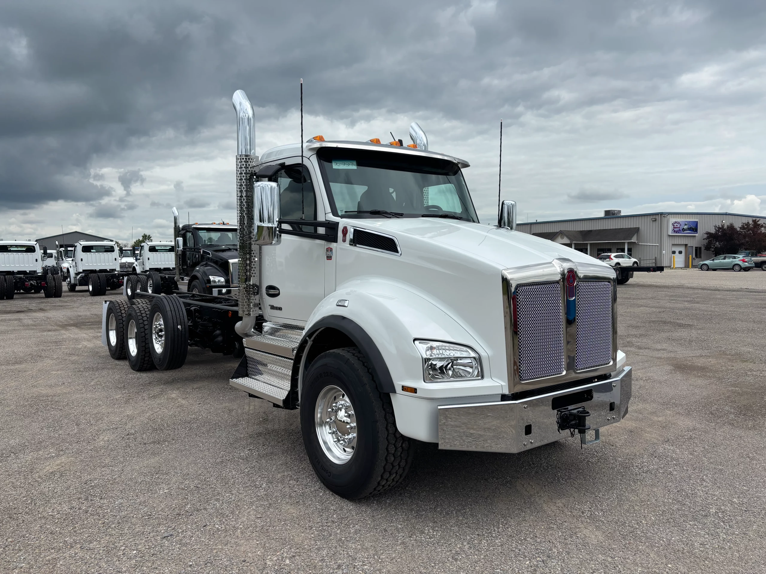 New 2027 Kenworth T880 Hooklift Truck New 2027 Kenworth T880 Hooklift Truck - image 1 of 6