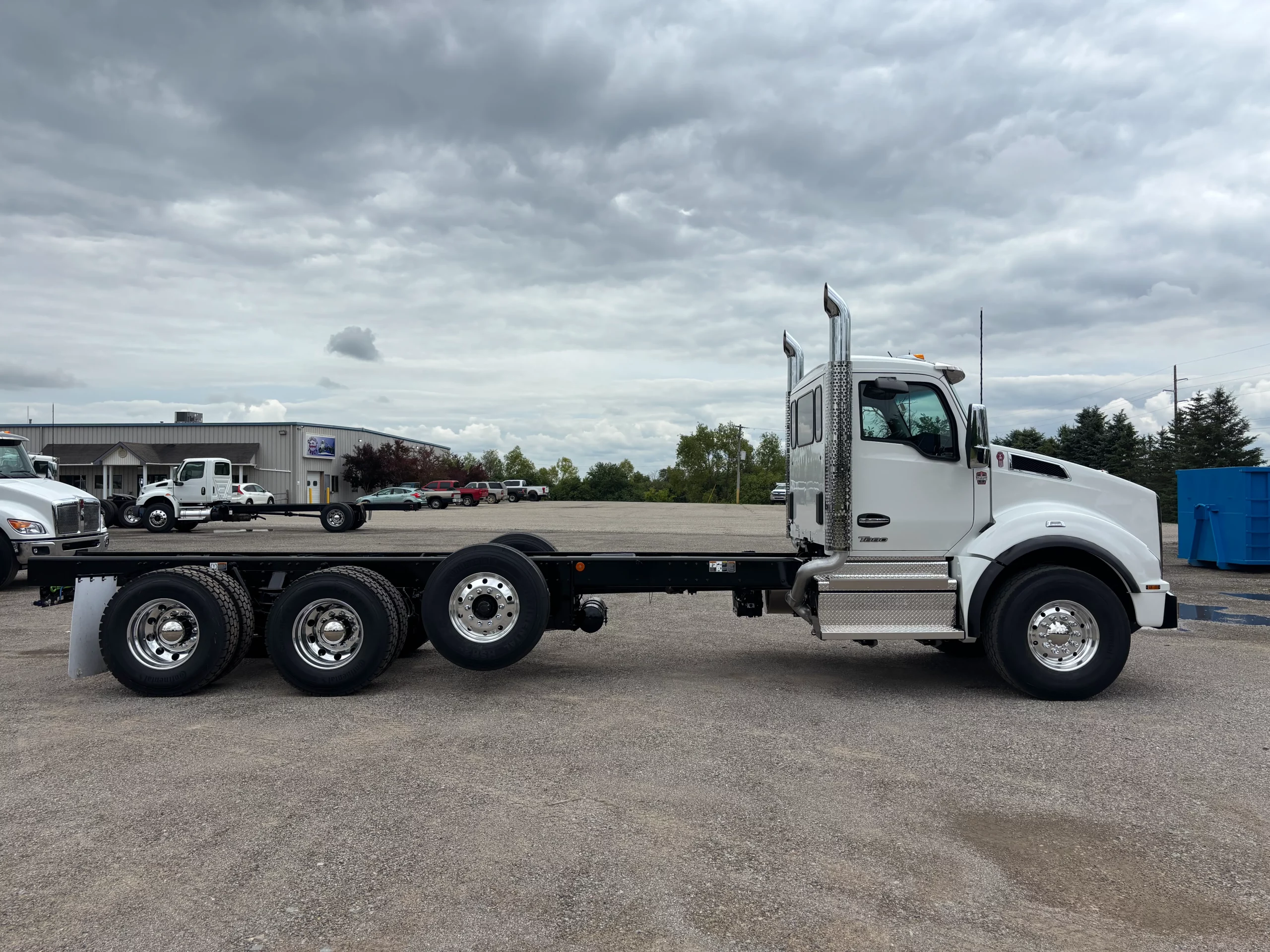 New 2027 Kenworth T880 Hooklift Truck New 2027 Kenworth T880 Hooklift Truck - image 4 of 6