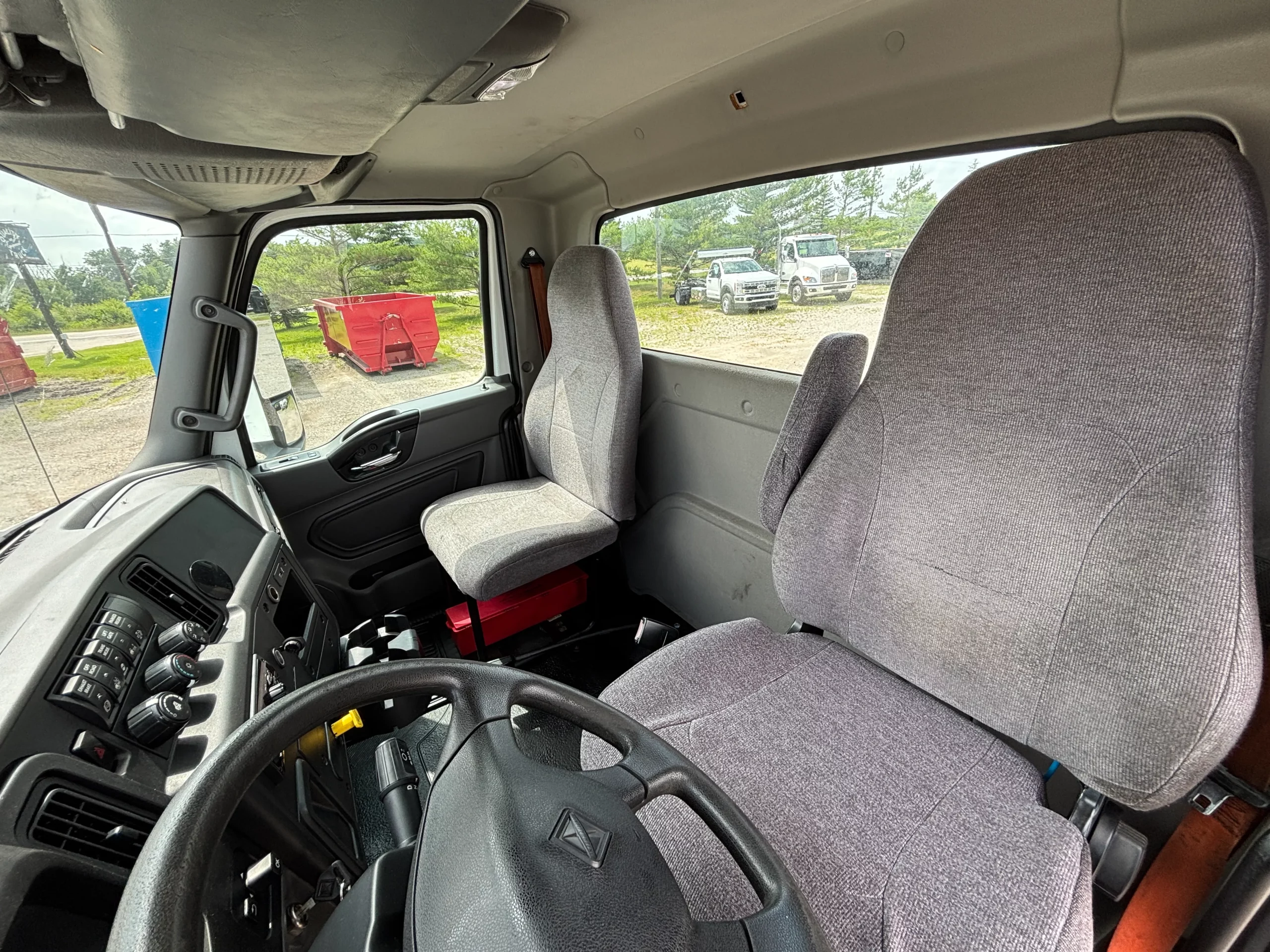 Used 2019 International Mv Hooklift Truck USED 2019 International MV Hooklift Truck - image 6 of 6