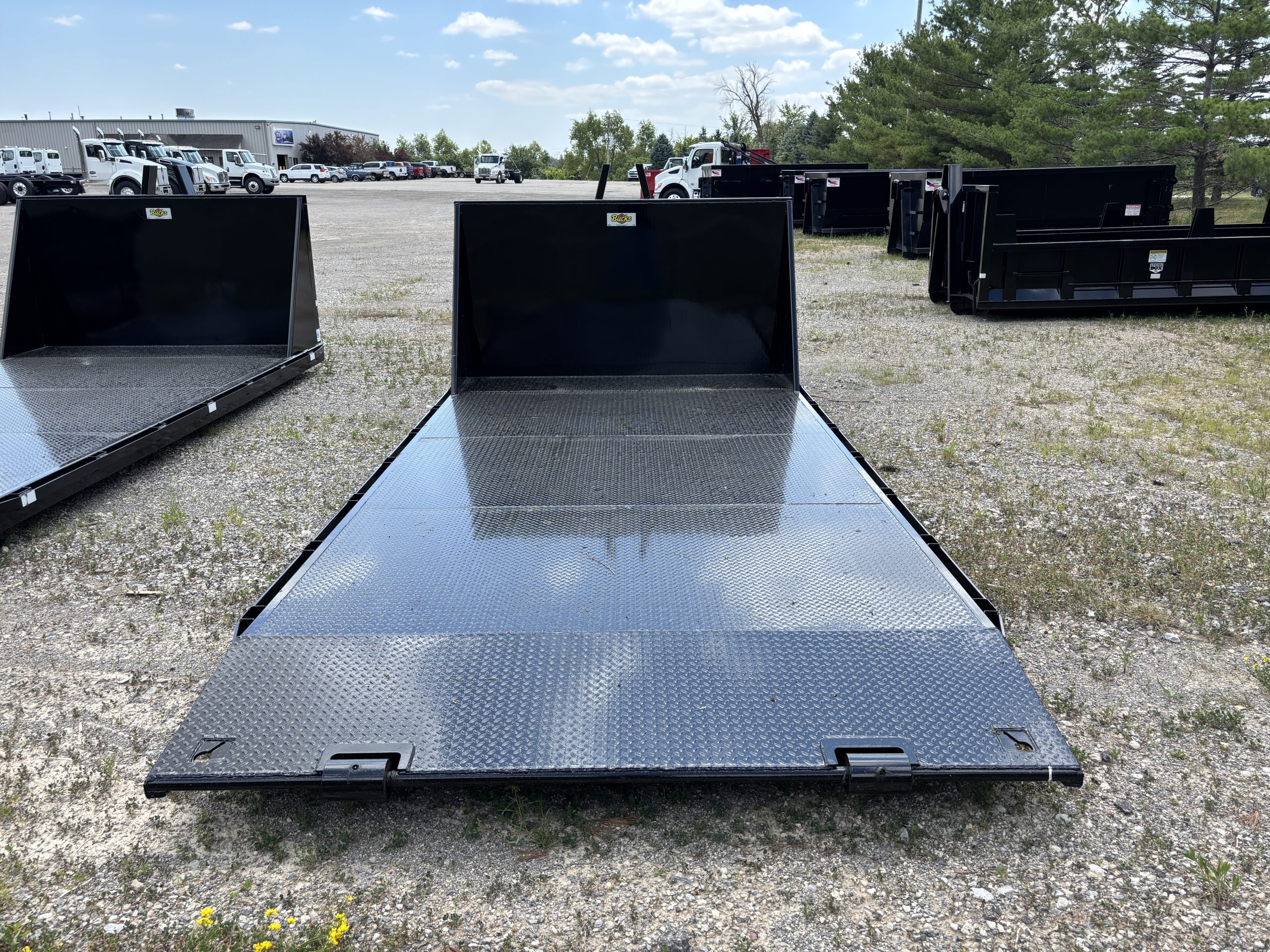 16' Flatbed - Black 16' Flatbed - Black - image 4 of 4