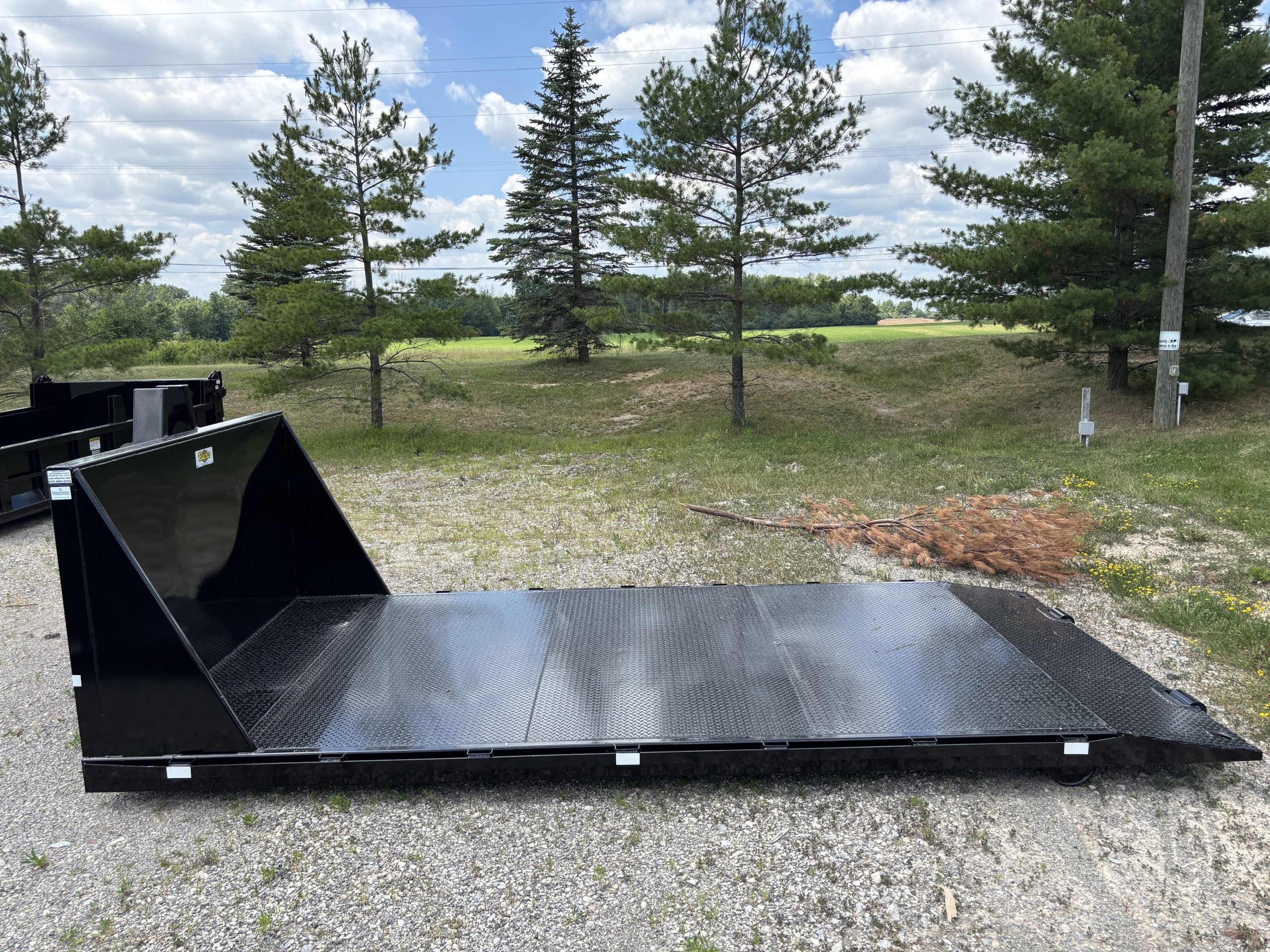 16' Flatbed - Black 16' Flatbed - Black - image 3 of 4