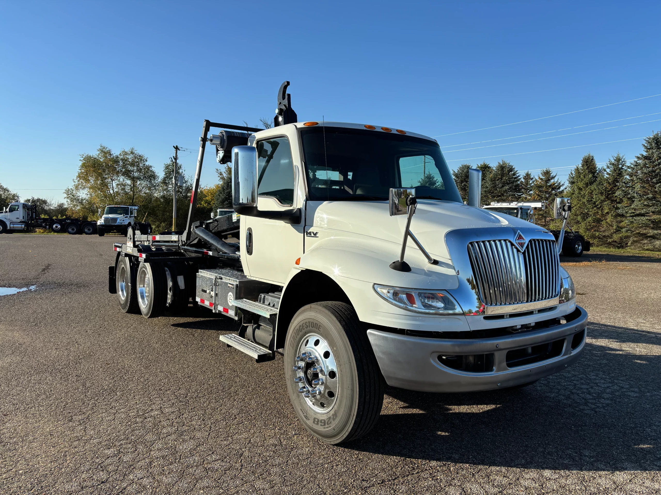 Used 2019 International Mv Hooklift Truck USED 2019 International MV Hooklift Truck - image 1 of 6