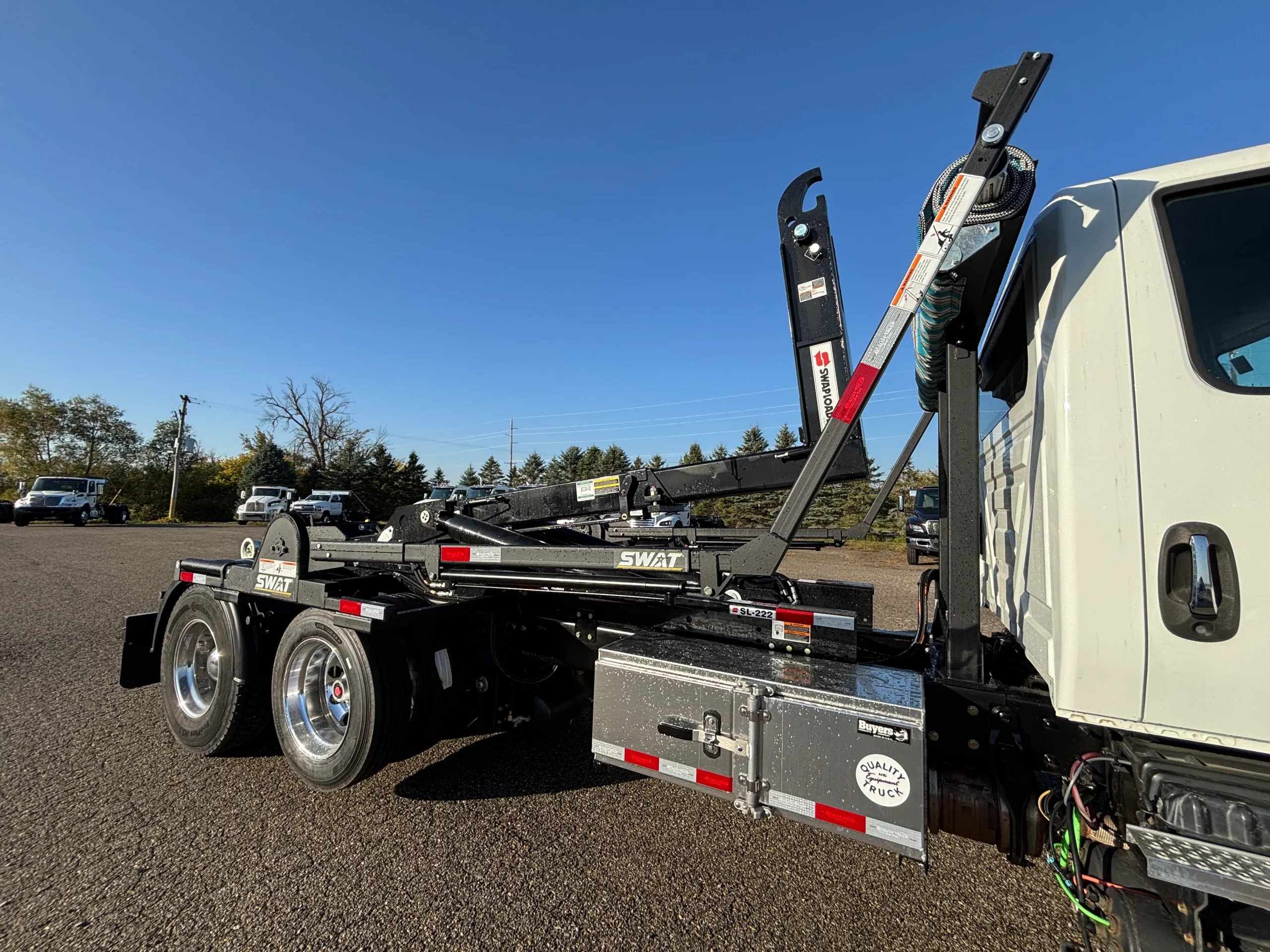 Used 2019 International Mv Hooklift Truck USED 2019 International MV Hooklift Truck - image 6 of 6