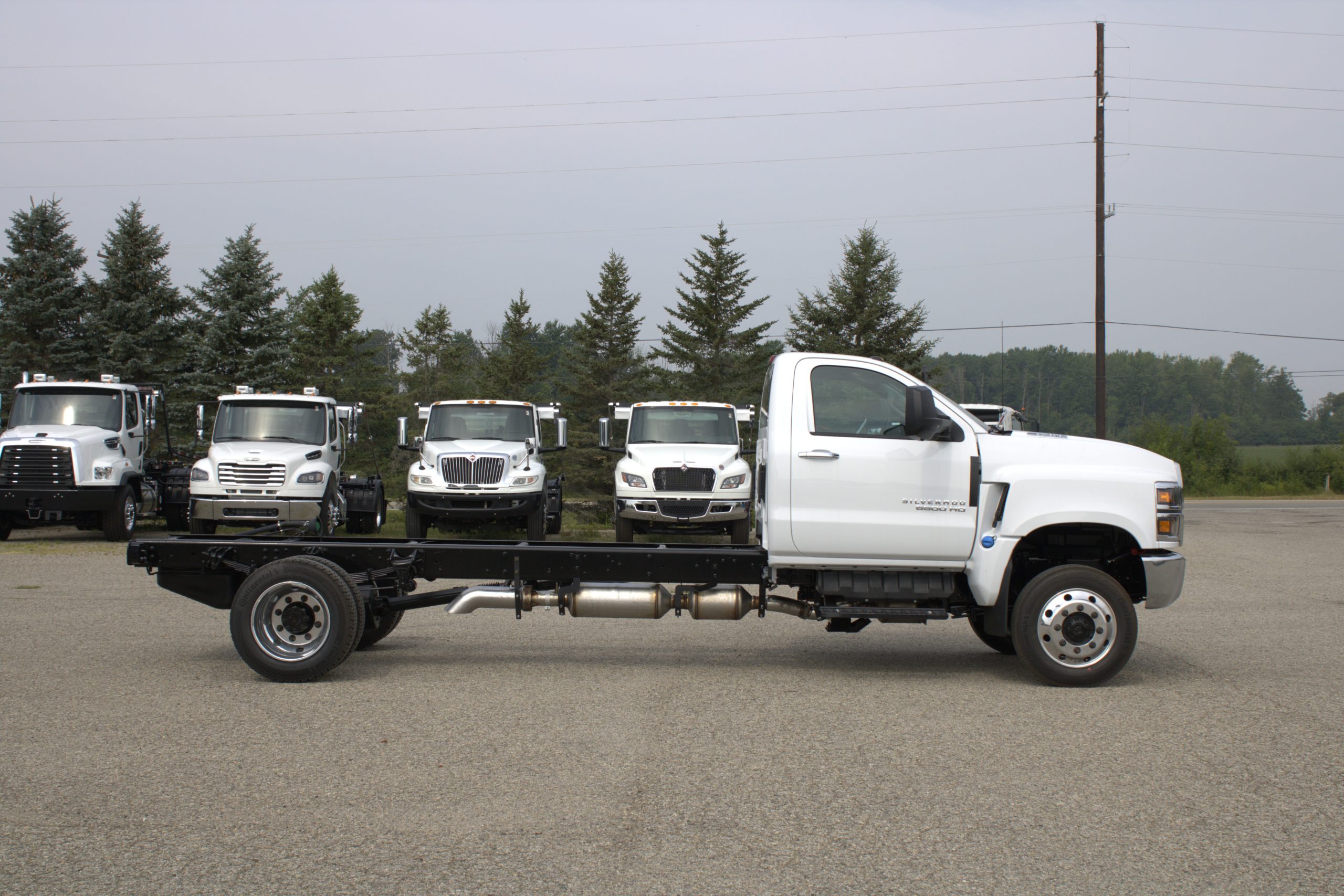 New 2026 Chevy 6500 Hooklift Truck NEW 2026 Chevy 6500 Hooklift Truck - image 4 of 6