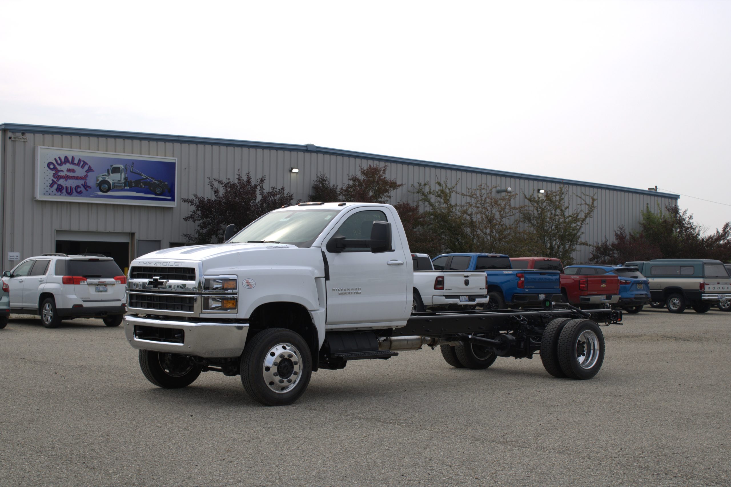 New 2025 Chevy 6500 Hooklift Truck NEW 2025 Chevy 6500 Hooklift Truck - image 3 of 6