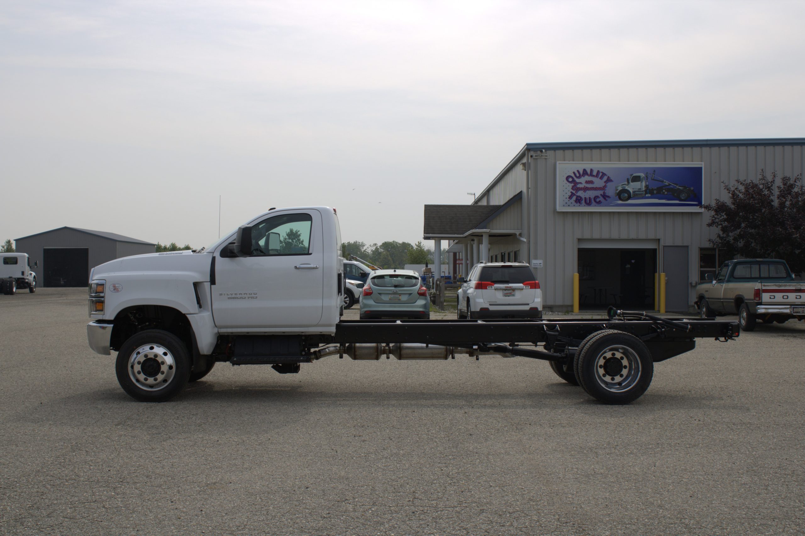 New 2025 Chevy 6500 Hooklift Truck NEW 2025 Chevy 6500 Hooklift Truck - image 5 of 6