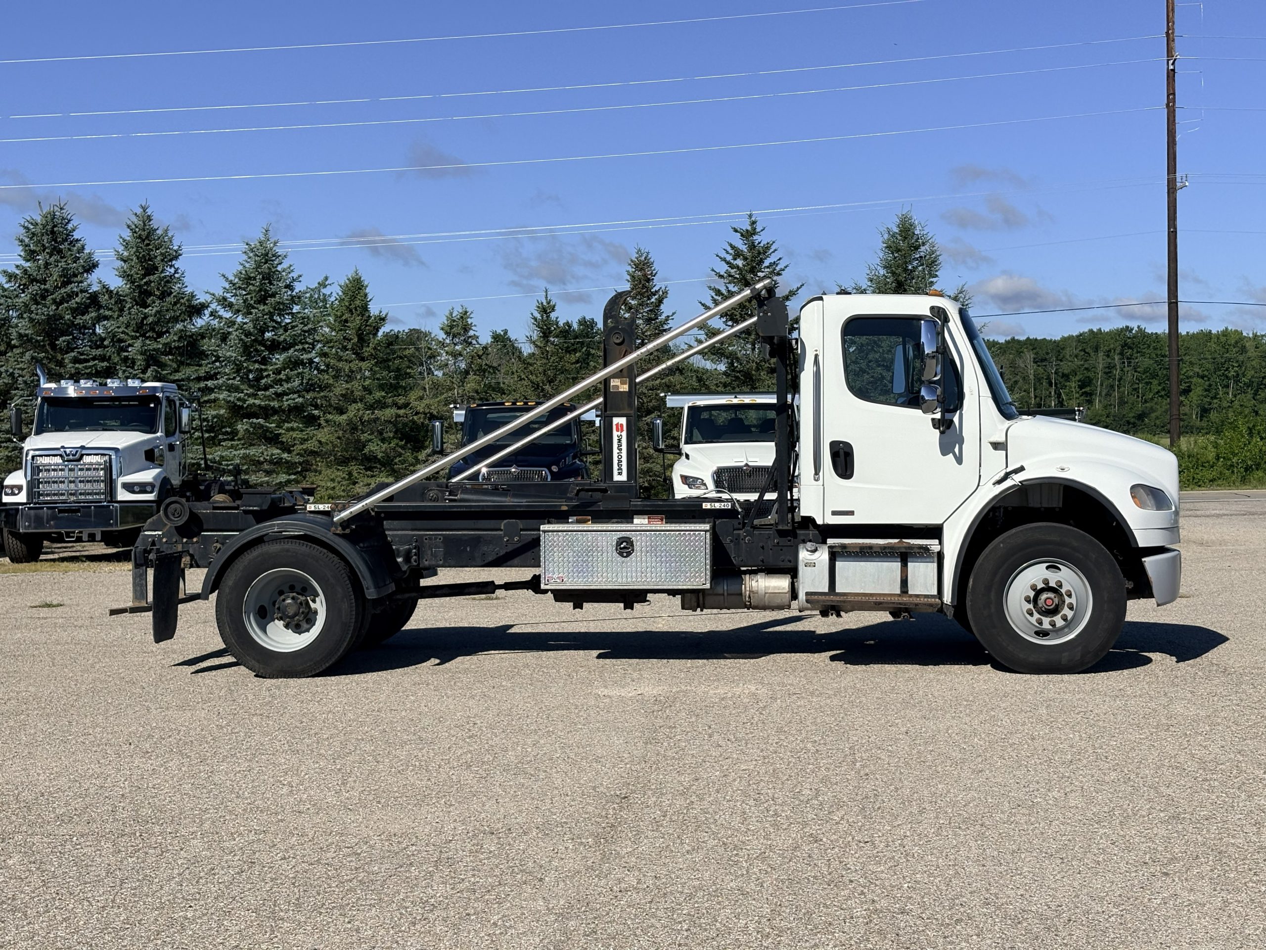 Used 2009 Freightliner M2 Hooklift Truck USED 2009 Freightliner M2 Hooklift Truck - image 4 of 6