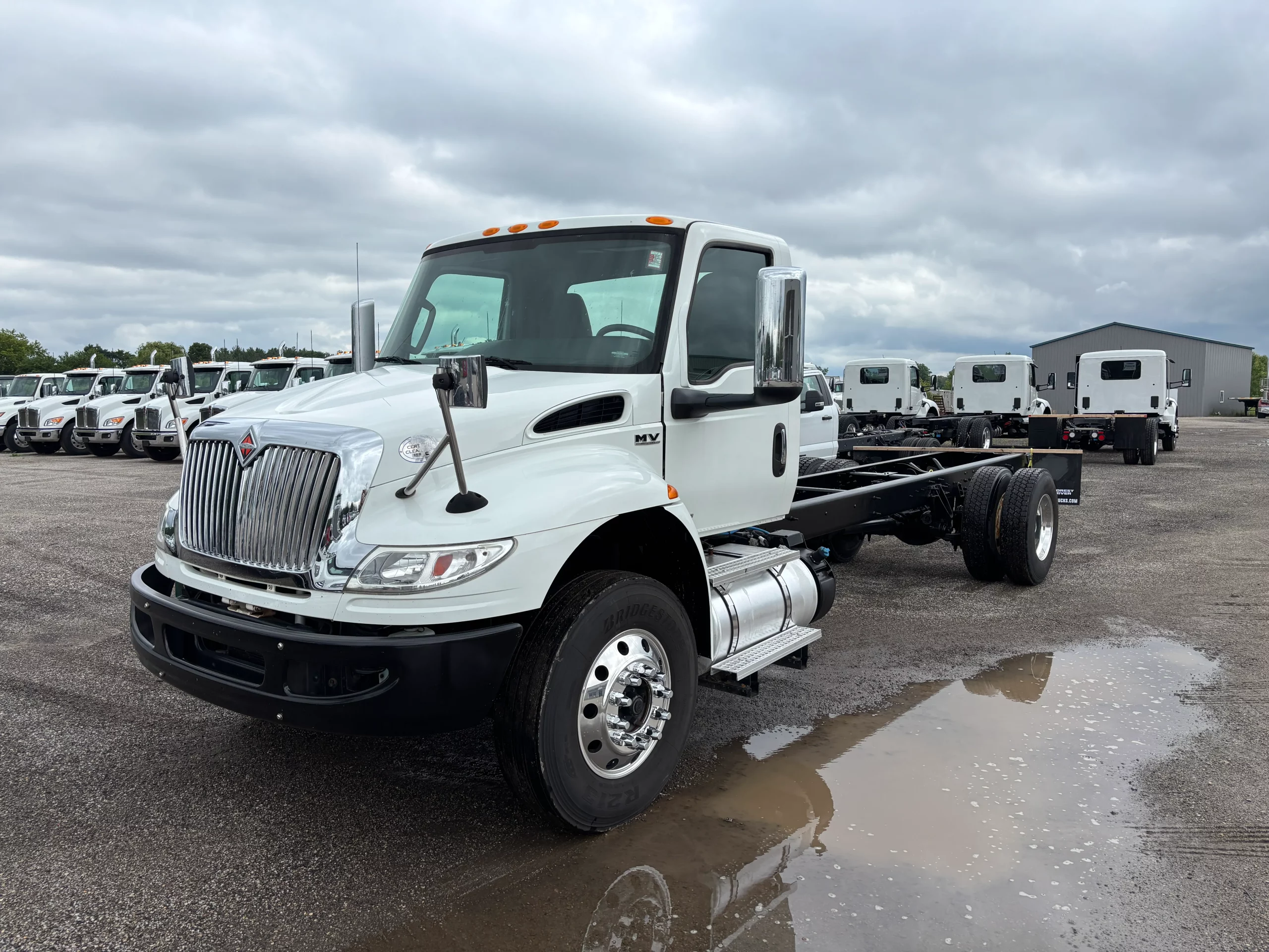 Used 2019 International Mv Hooklift Truck Used 2019 International MV Hooklift Truck - image 3 of 6