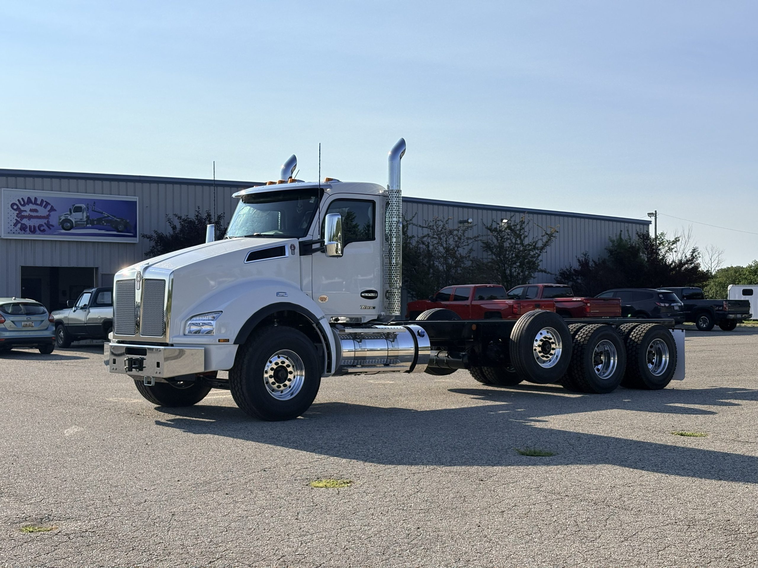 New 2027 Kenworth T880 Hooklift Truck New 2027 Kenworth T880 Hooklift Truck - image 3 of 6
