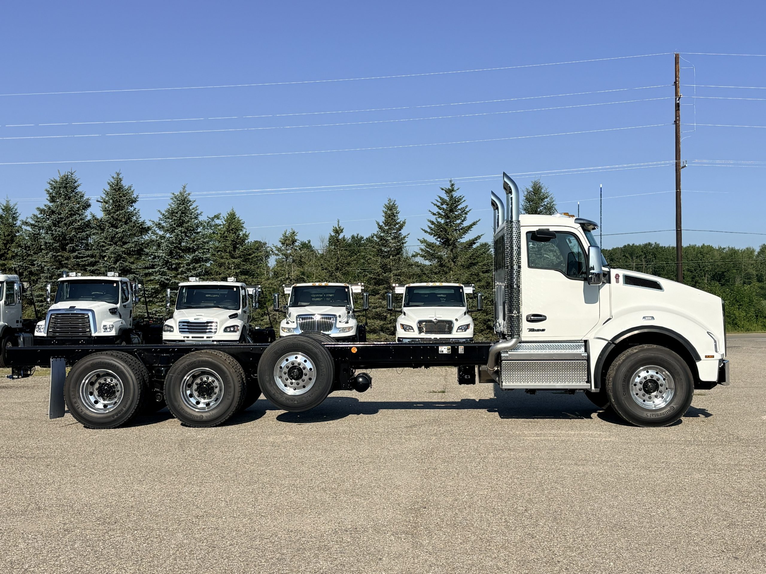 New 2027 Kenworth T880 Hooklift Truck New 2027 Kenworth T880 Hooklift Truck - image 4 of 6