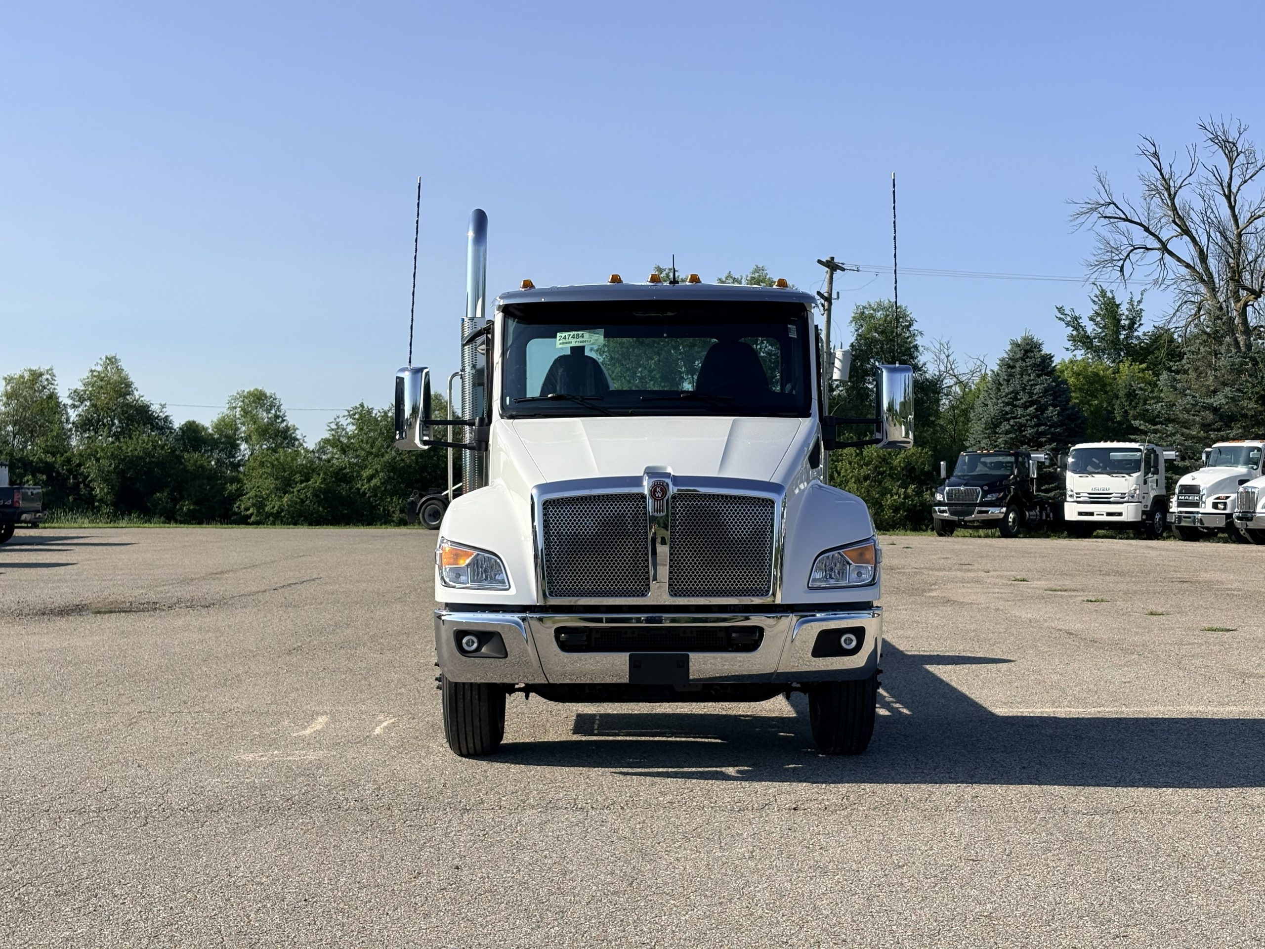 New 2027 Kenworth T380 Hooklift Truck NEW 2027 Kenworth T380 Hooklift Truck - image 2 of 6